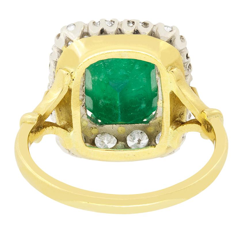 Vintage 2.60 Carat Emerald and Diamond Cluster Ring, circa 1970s In Good Condition For Sale In London, GB