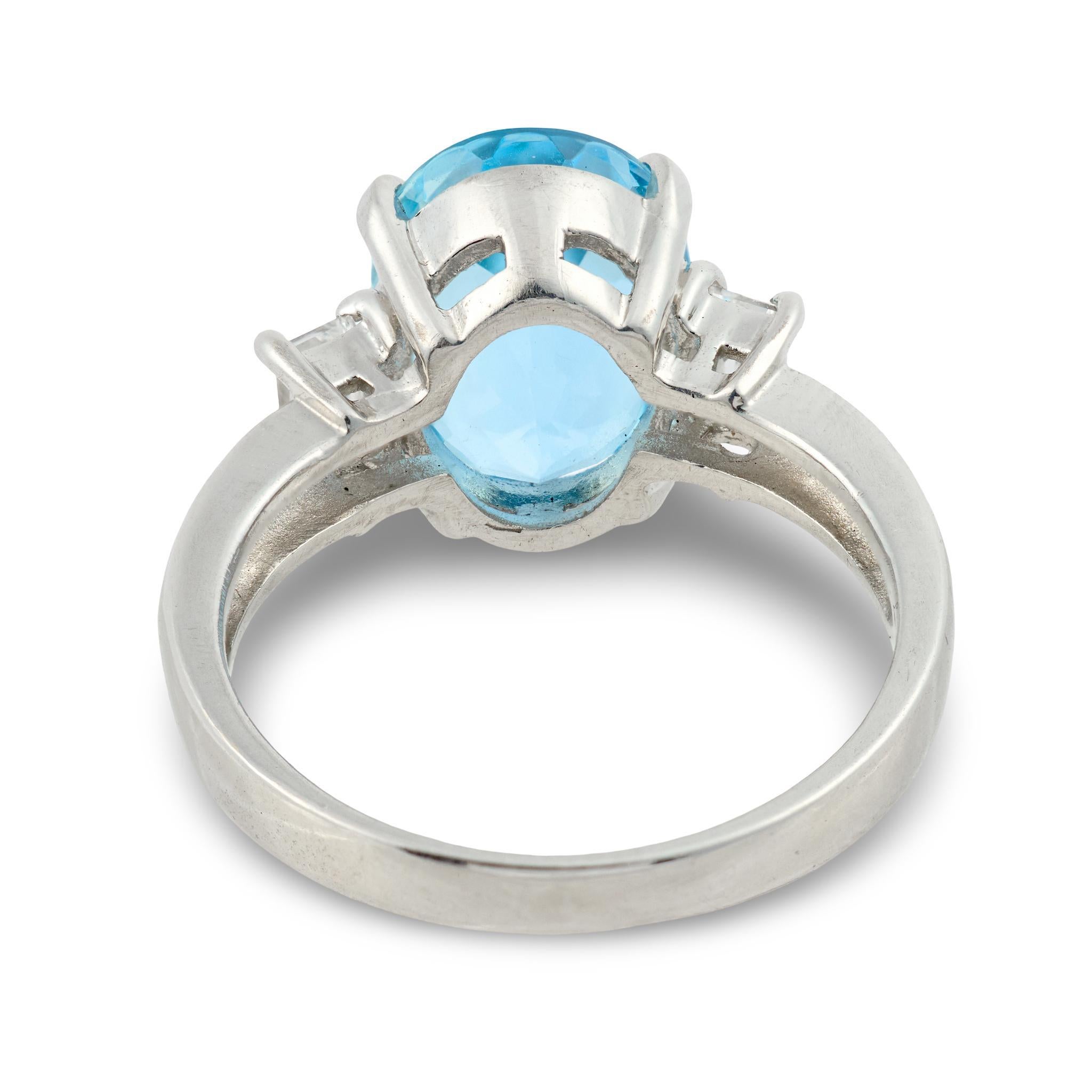 Bague vintage en platine de 2,61 carats d'aigue-marine taillée en ovale et de diamants en vente 1