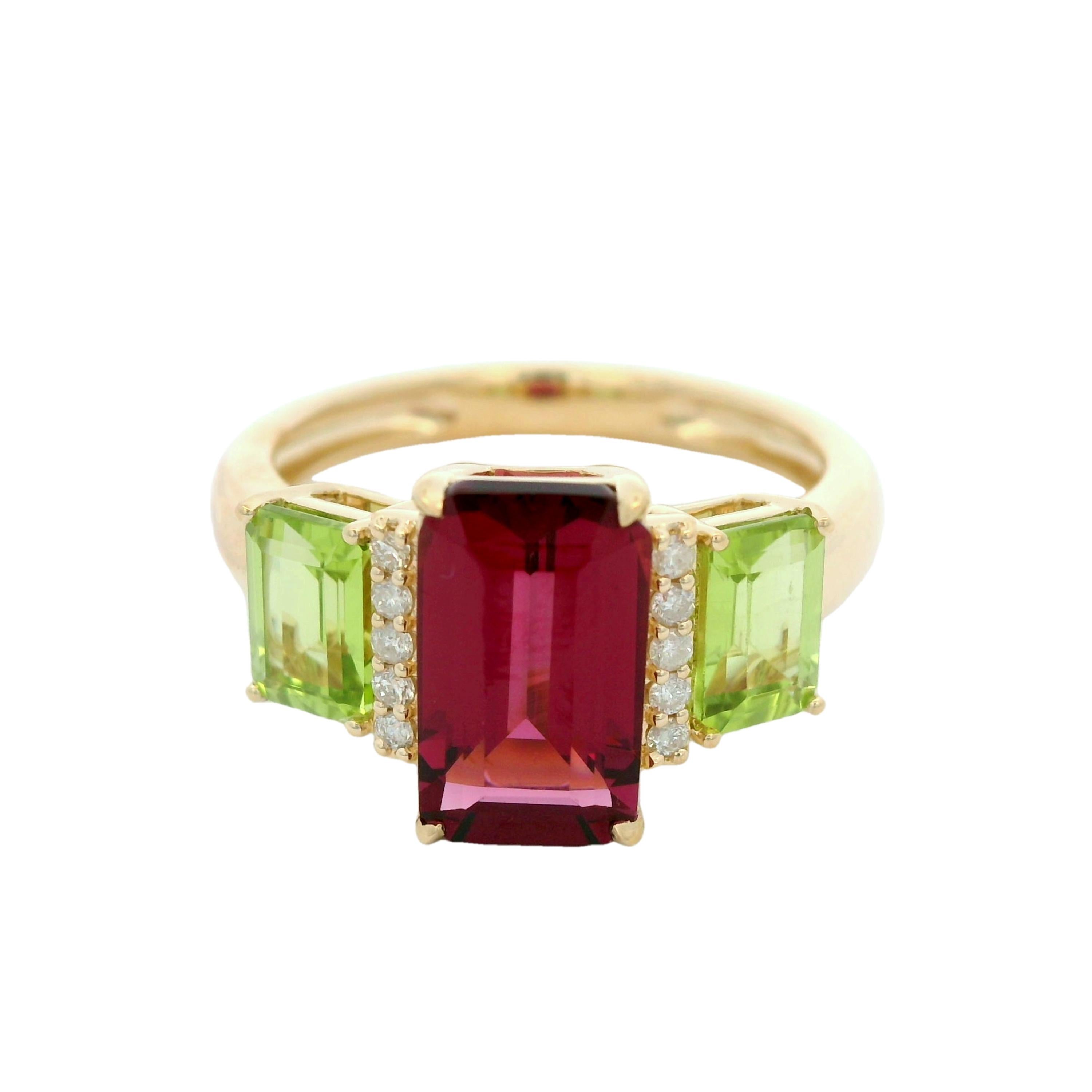 Art Deco Vintage 2.61Ct Garnet Peridot Diamond Ring in 14 Karat Yellow Gold For Sale