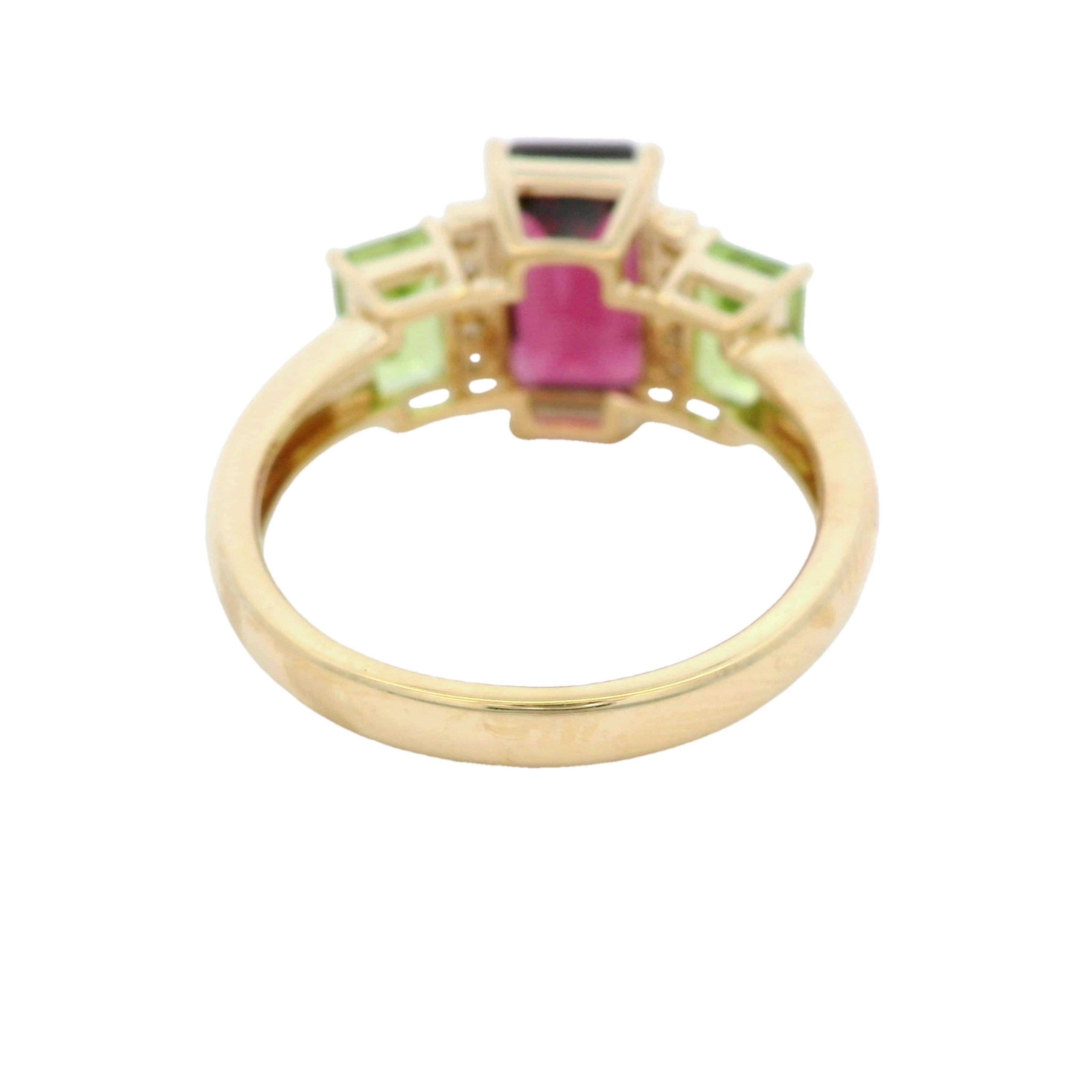 Emerald Cut Vintage 2.61Ct Garnet Peridot Diamond Ring in 14 Karat Yellow Gold For Sale