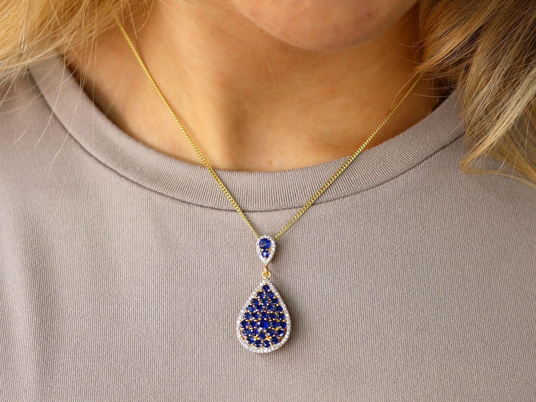 Round Cut Vintage 2.61Ct Sapphire and 0.27Ct Diamond 18k Yellow Gold Pendant Circa 1990 For Sale