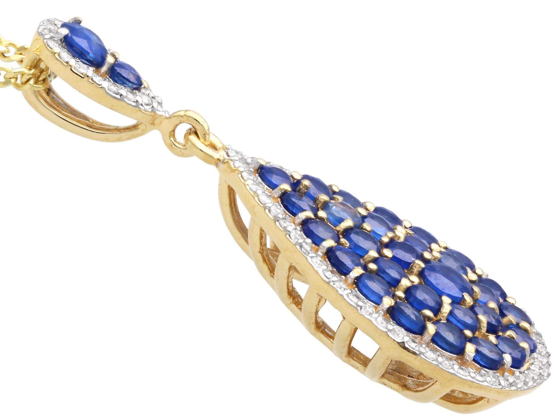 Women's or Men's Vintage 2.61Ct Sapphire and 0.27Ct Diamond 18k Yellow Gold Pendant Circa 1990 For Sale