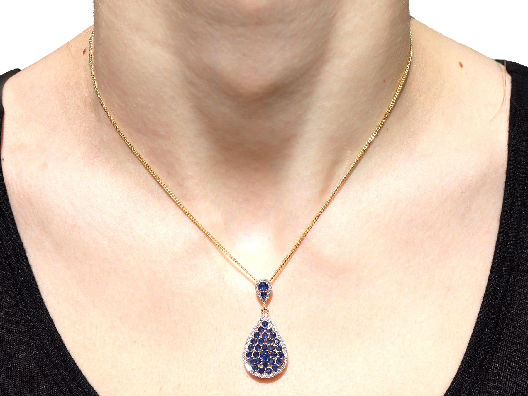 Vintage 2.61Ct Sapphire and 0.27Ct Diamond 18k Yellow Gold Pendant Circa 1990 For Sale 4