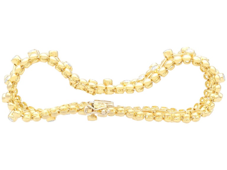 Round Cut Vintage 2.63 Carat Diamond and Yellow Gold Bracelet For Sale