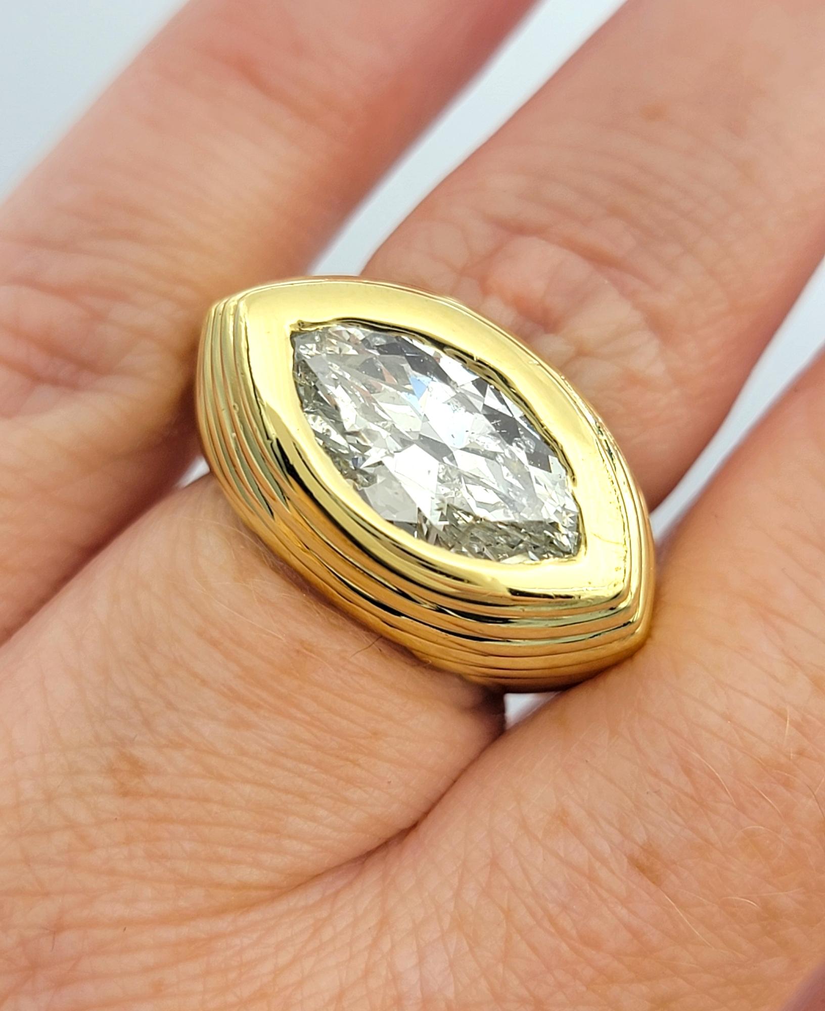 Anello da cocktail impilato con diamanti taglio marquise da 2,66 carati vintage in oro 18 carati in vendita 4
