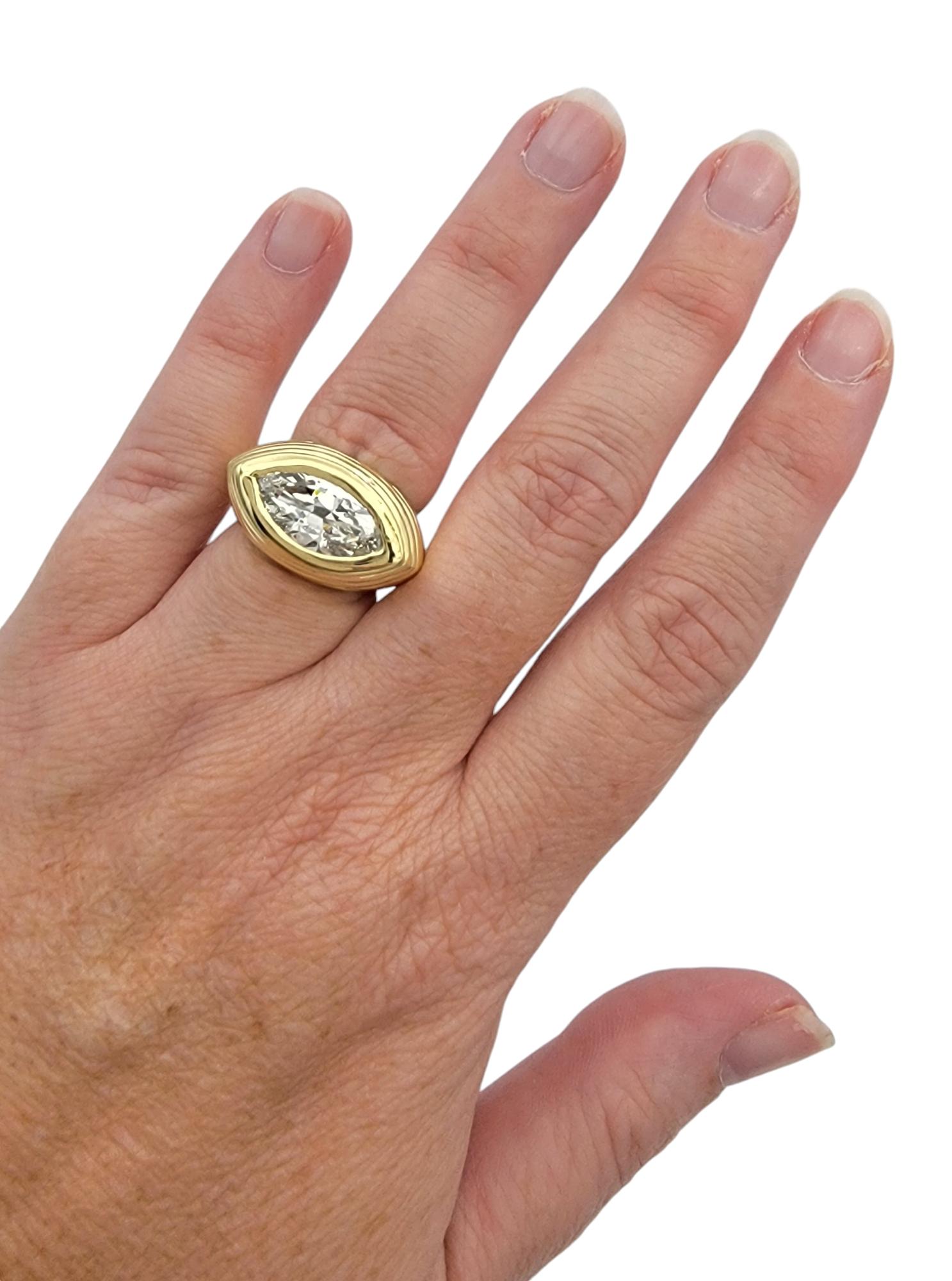 Anello da cocktail impilato con diamanti taglio marquise da 2,66 carati vintage in oro 18 carati in vendita 3