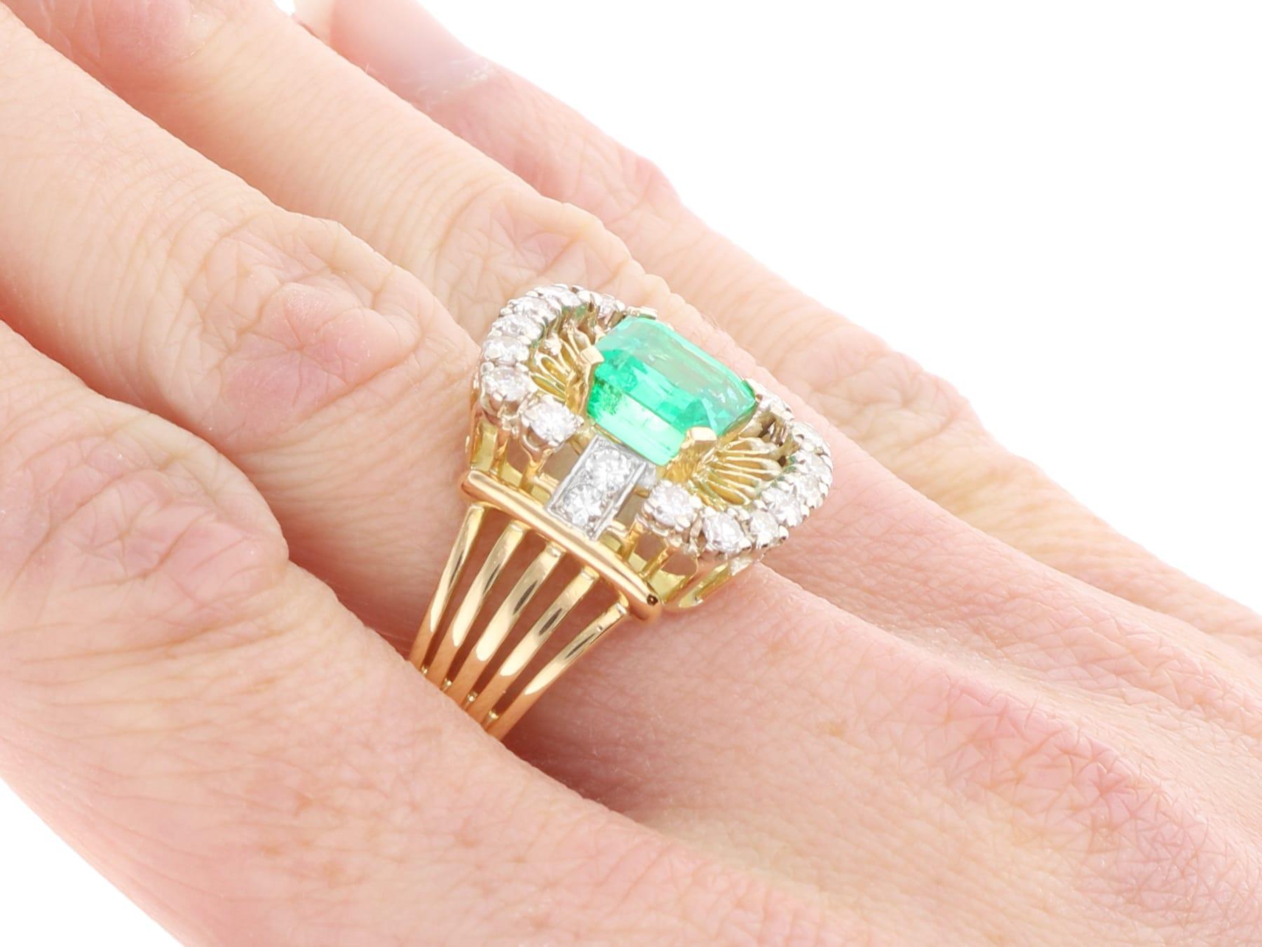 Bague vintage en or jaune 18 carats avec émeraude de Colombie de 2,68 carats et diamant de 0,80 carat en vente 2
