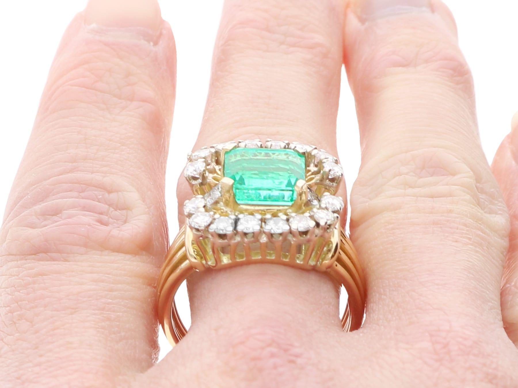 Bague vintage en or jaune 18 carats avec émeraude de Colombie de 2,68 carats et diamant de 0,80 carat en vente 3