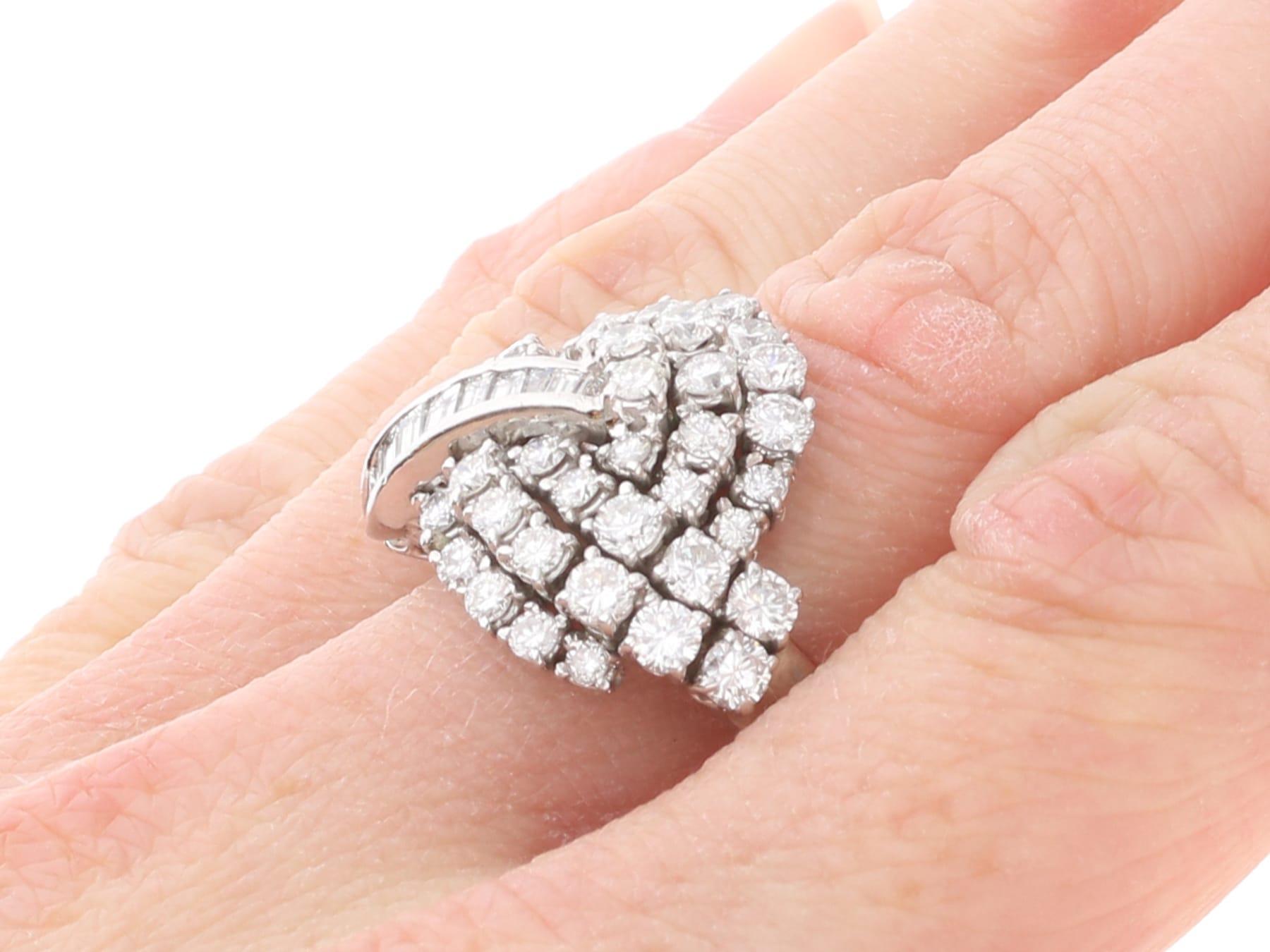 Vintage 26.98 Carat Diamond and 18k White Gold Jewellery Set Circa 1990 For Sale 12