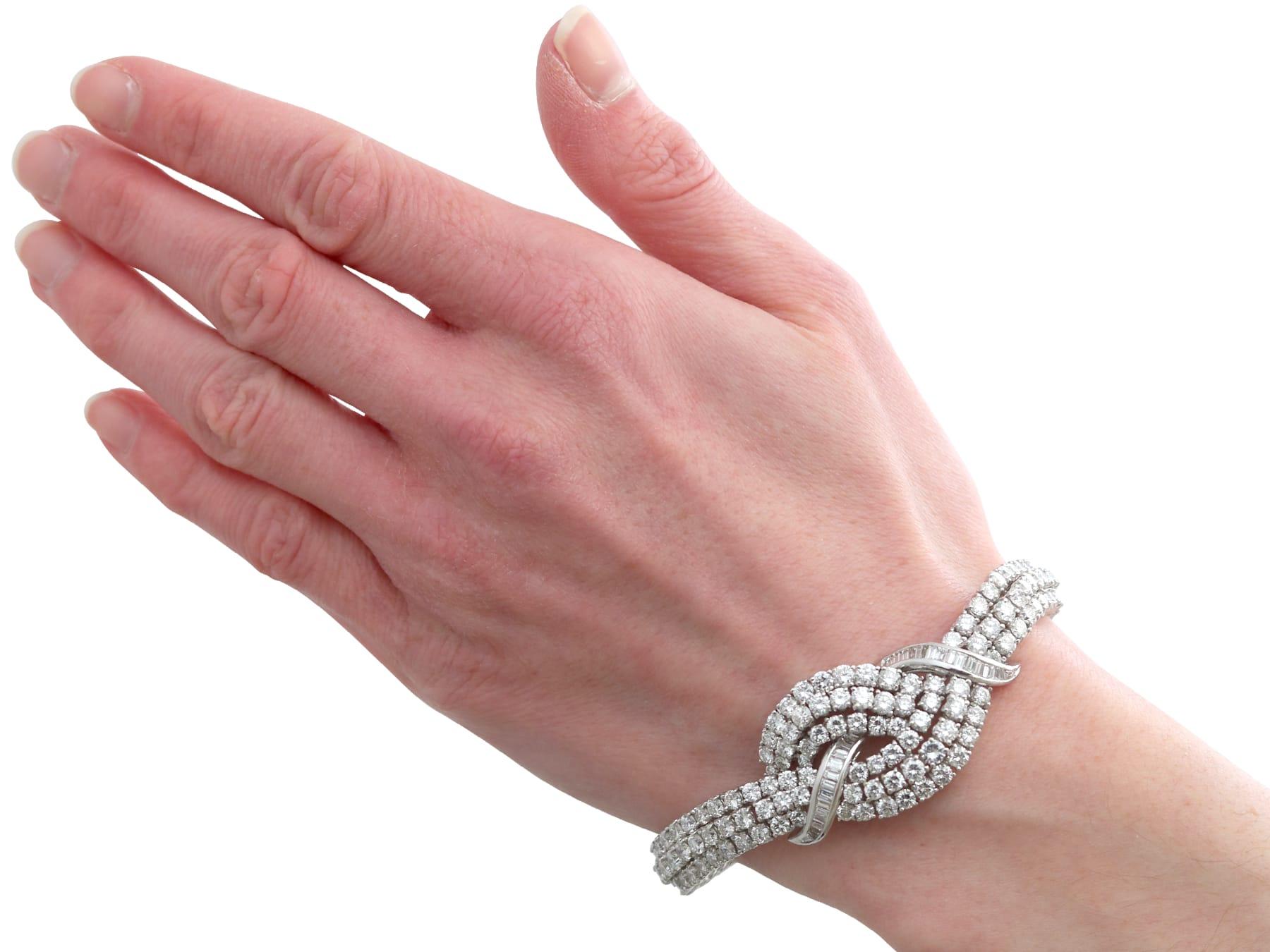 Vintage 26.98 Carat Diamond and 18k White Gold Jewellery Set Circa 1990 For Sale 14