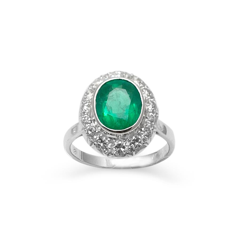 Beautiful daisy-shaped ring, set with an oval emerald Brazil surrounded by 14 diamonds.

Emerald weight: 2.66 carats.
Provenance: Brazil
Color: intense green / mint green
Clarity – Some visible inclusions in the emerald (as is normal and expected
