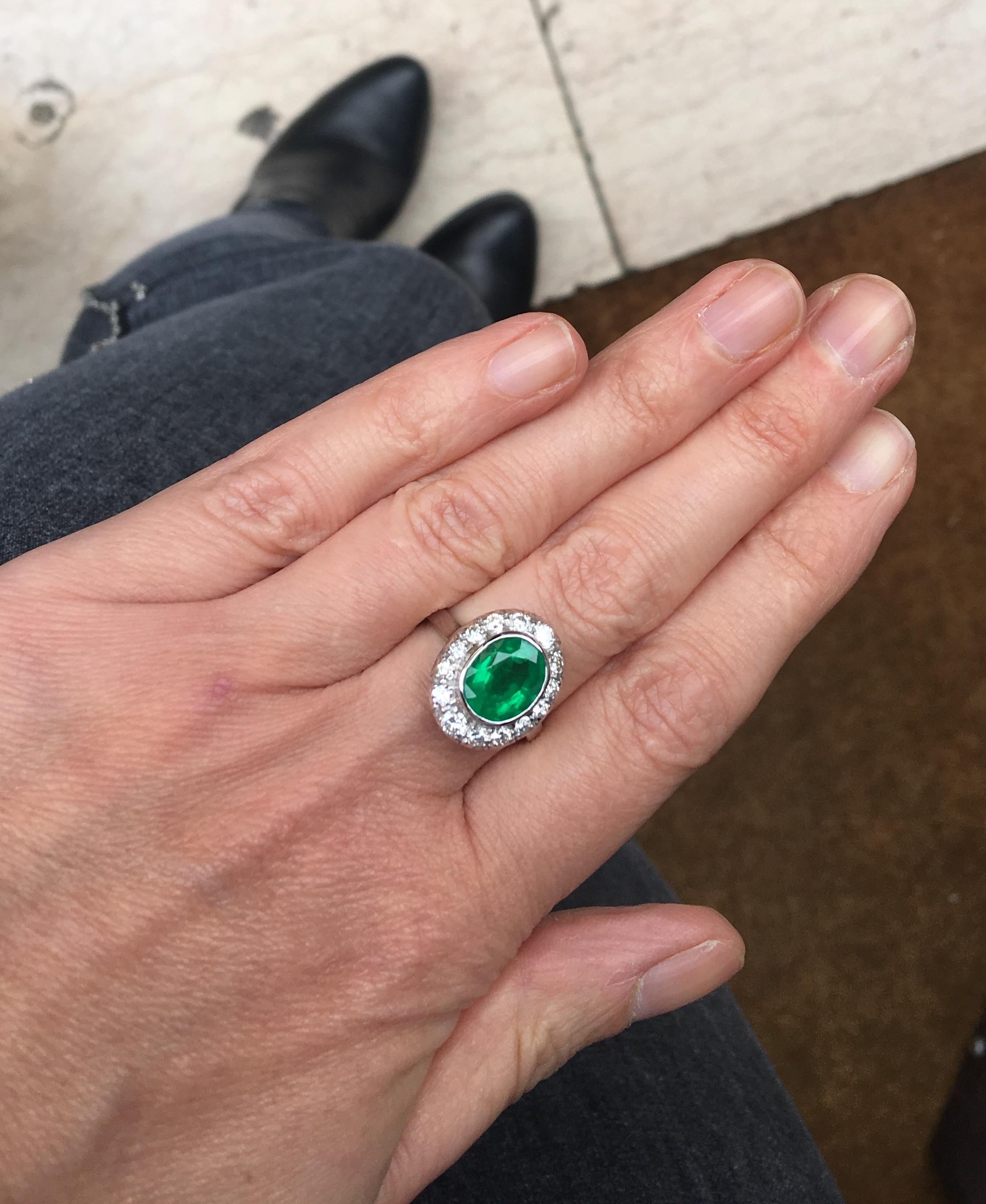 Contemporary Vintage 2.70 Carat Brazilian Emerald and Diamond 18 Karat Gold Cluster Ring