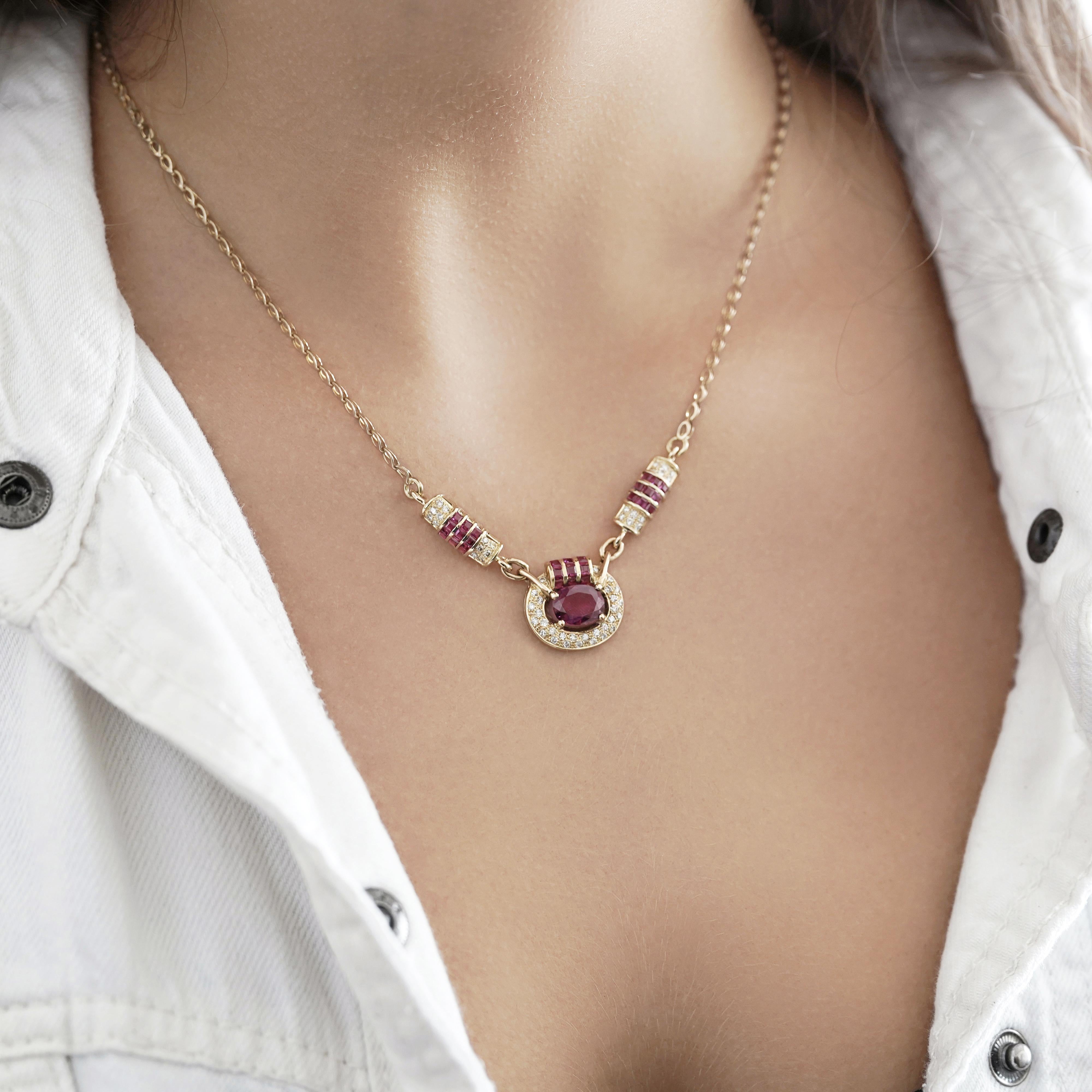 Retro-Halskette aus 14K Gelbgold mit 2,70 Karat Rubin im Ovalschliff und Diamanten im Vintage-Stil im Angebot 3