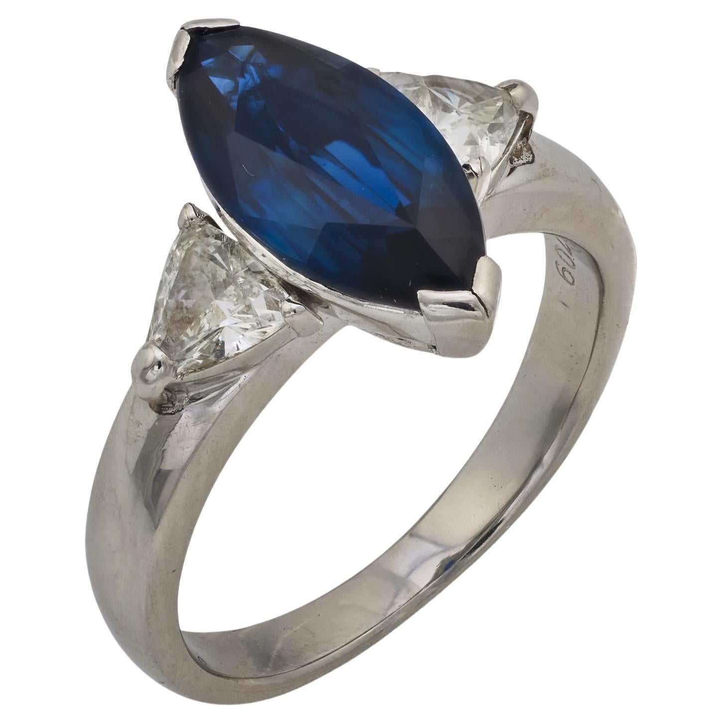 Bague vintage en platine avec saphirs et diamants de 2.70 carats en vente