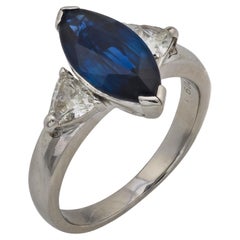 Bague vintage en platine avec saphirs et diamants de 2.70 carats