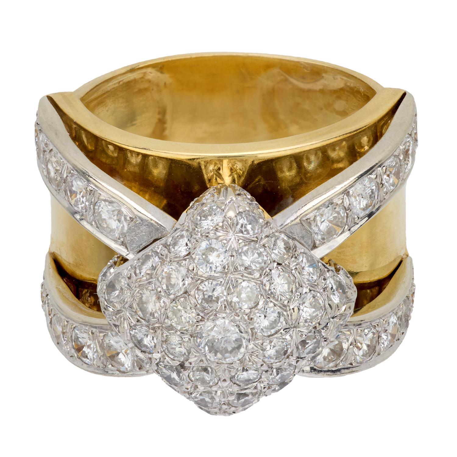 Modern Vintage 2.70 carat total weight diamond 18k yellow gold cocktail ring For Sale
