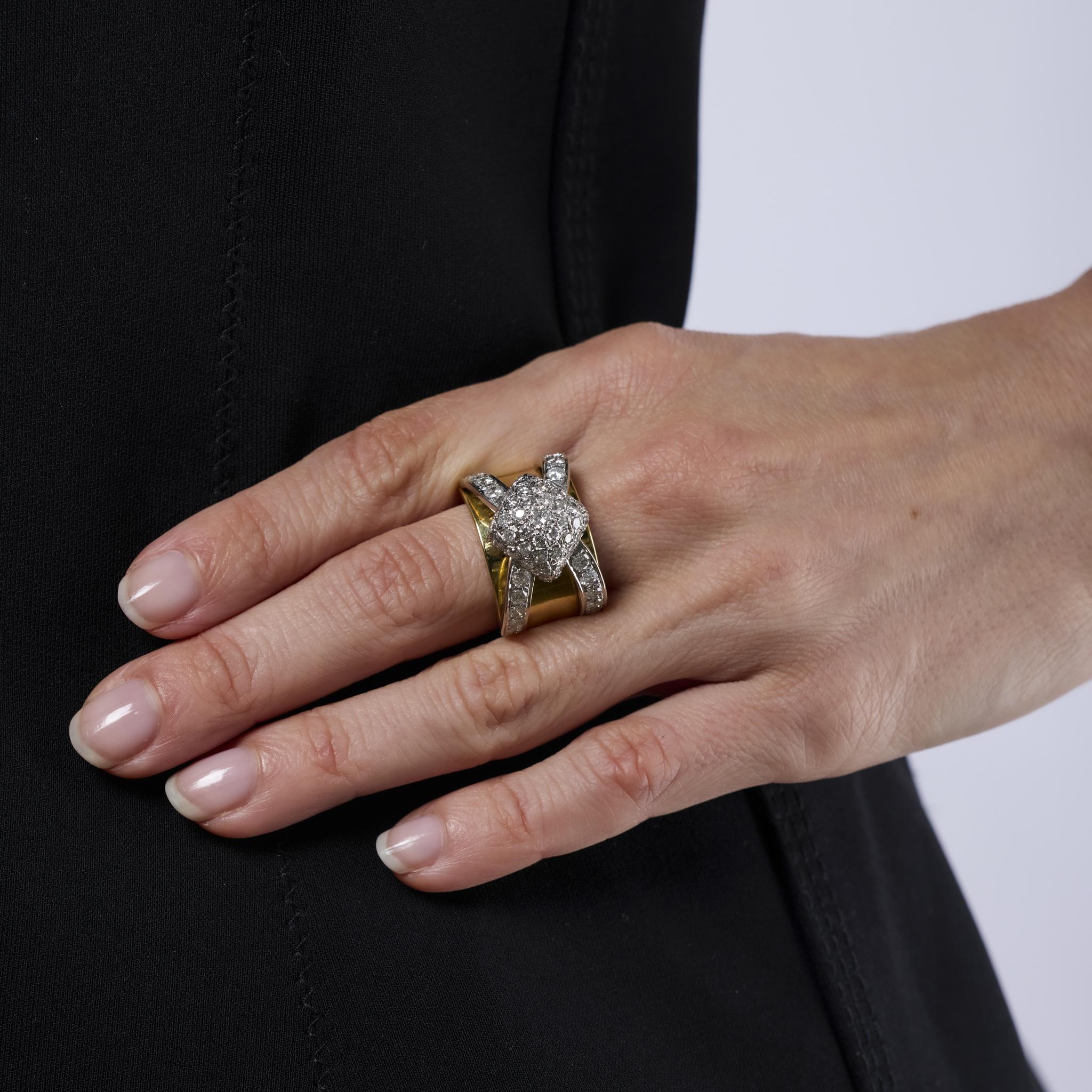 Brilliant Cut Vintage 2.70 carat total weight diamond 18k yellow gold cocktail ring For Sale