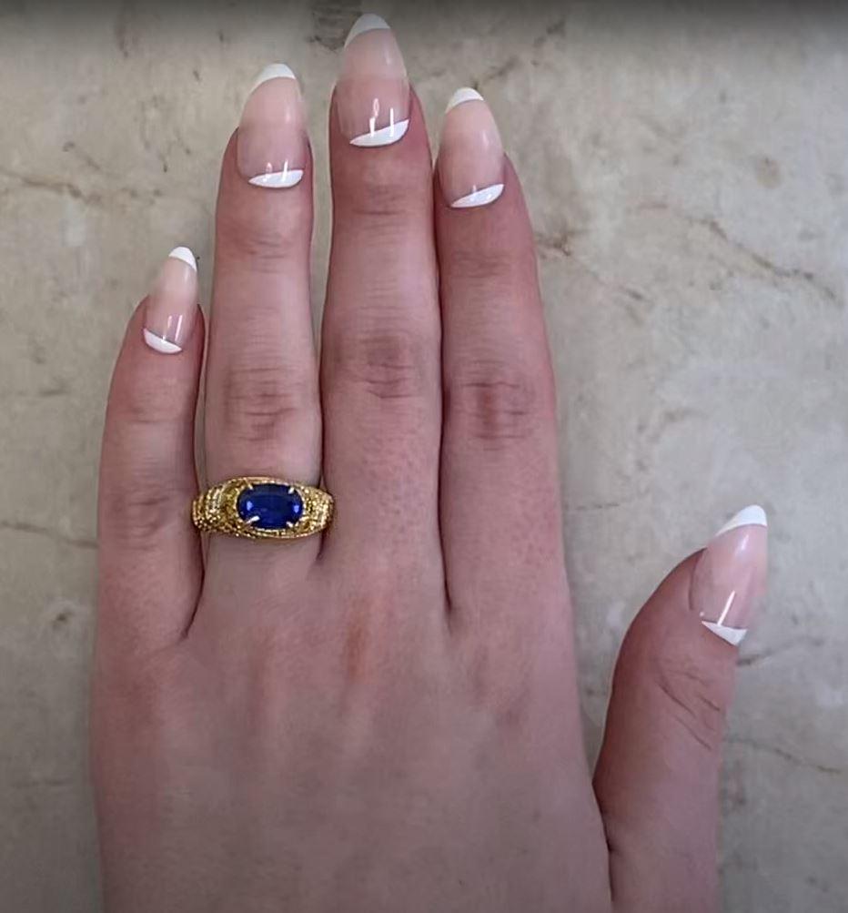 Vintage 2.70ct Oval Cut Burma Sapphire Engagement Ring, 18k Yellow Gold, No-Heat For Sale 4