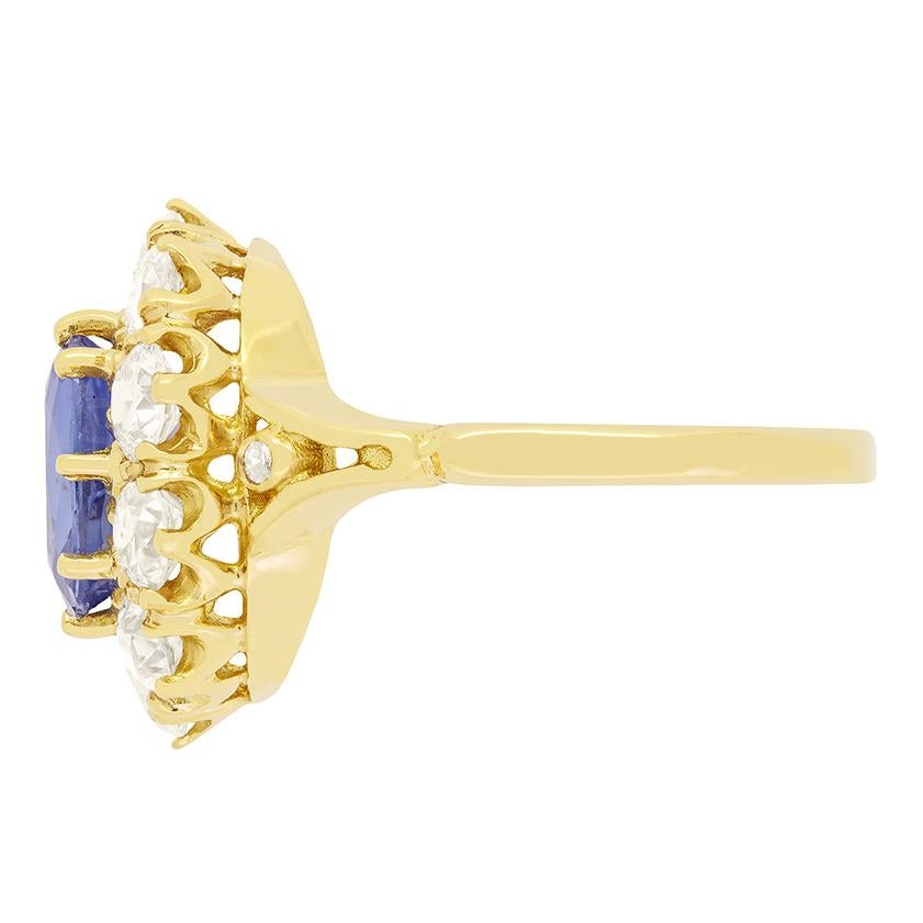 Taille coussin antique Bague grappe de saphirs et de diamants 2,70 carats, années 1960 en vente