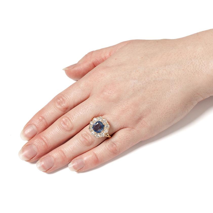 Bague grappe de saphirs et de diamants 2,70 carats, années 1960 Unisexe en vente