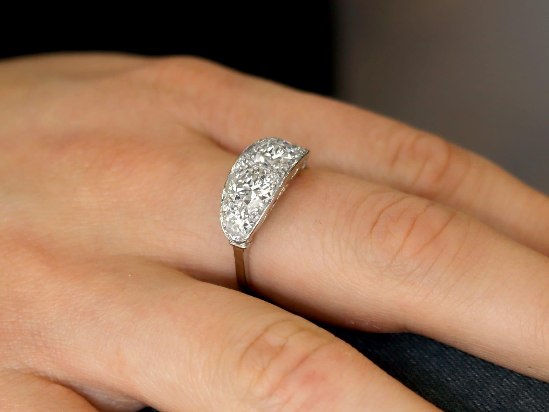 Taille vieille Europe Bague robe vintage en or blanc 18 carats et diamants de 2,72 carats en vente