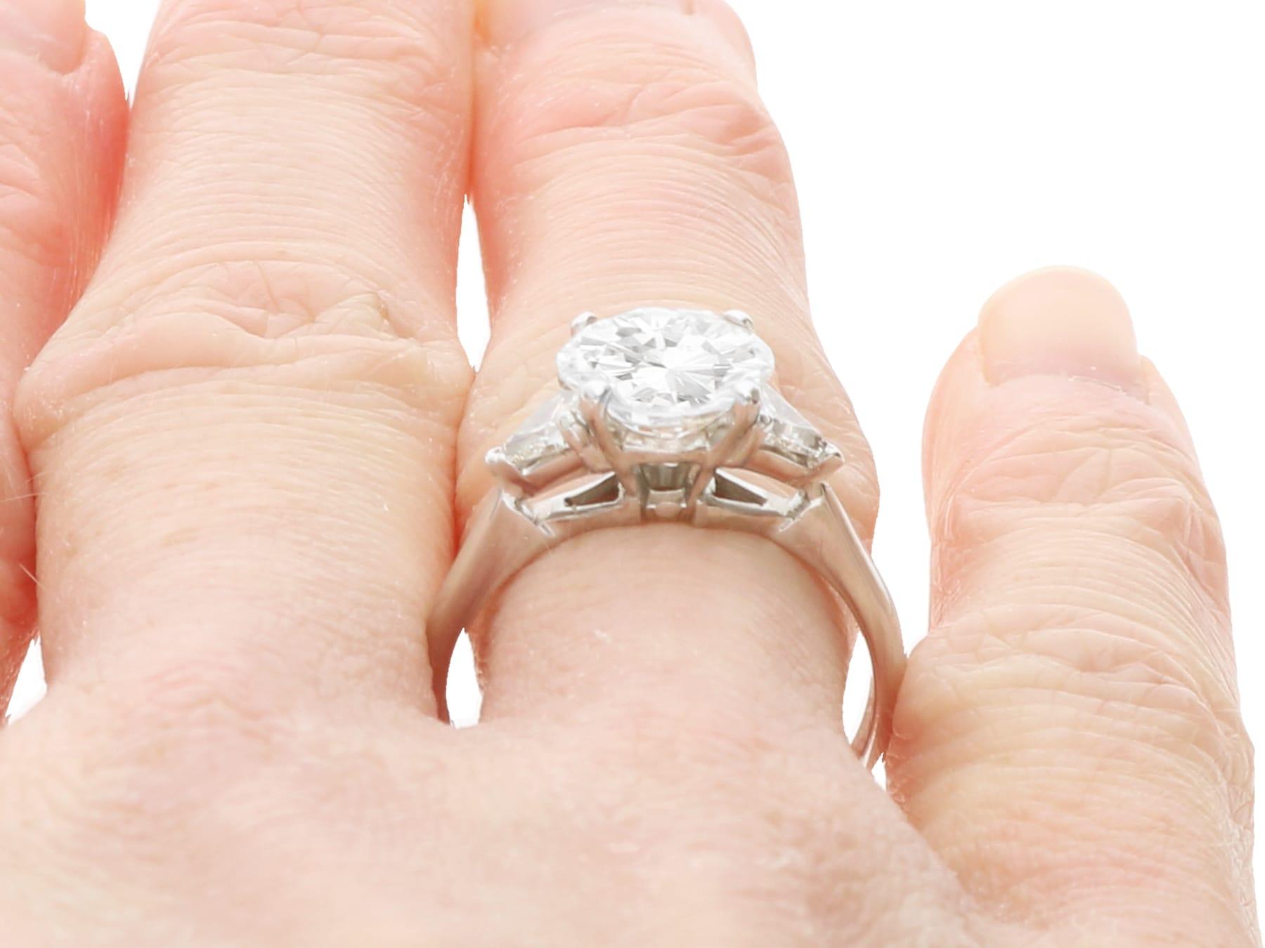 Bague solitaire vintage en platine et diamants de 2,74 carats, c. 1950 en vente 6