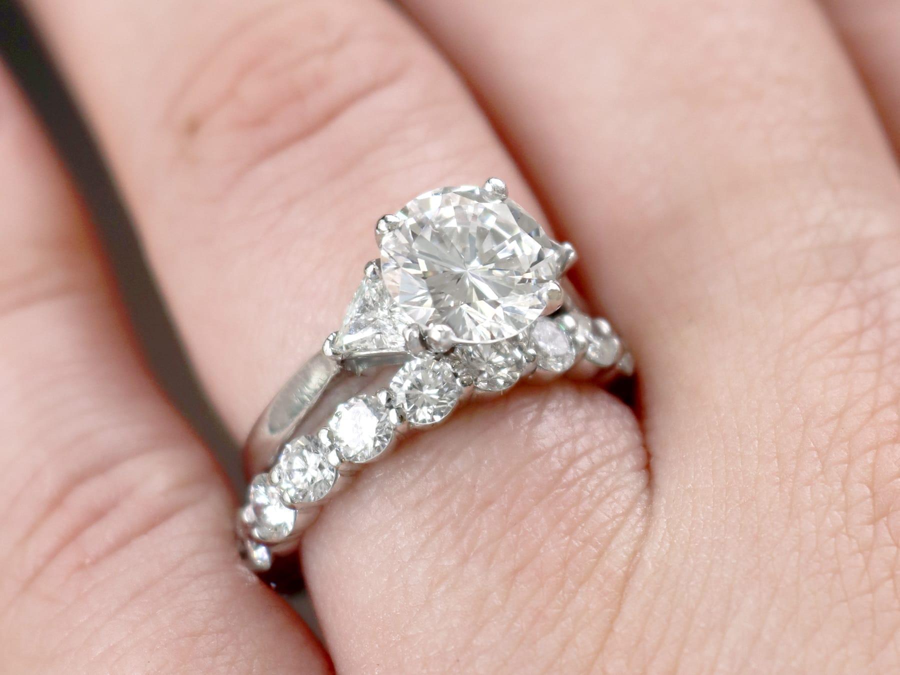 Bague solitaire vintage en platine et diamants de 2,74 carats, c. 1950 Excellent état - En vente à Jesmond, Newcastle Upon Tyne