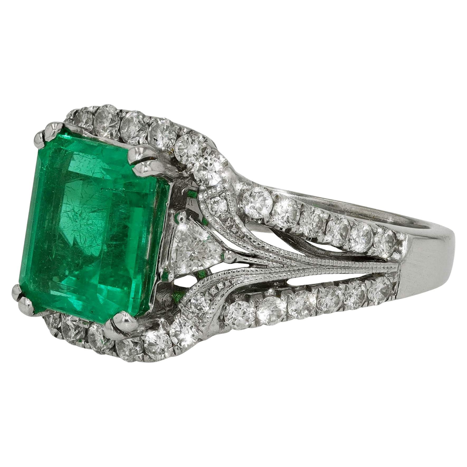 Vintage 2.75 Carat Emerald Cocktail Ring For Sale