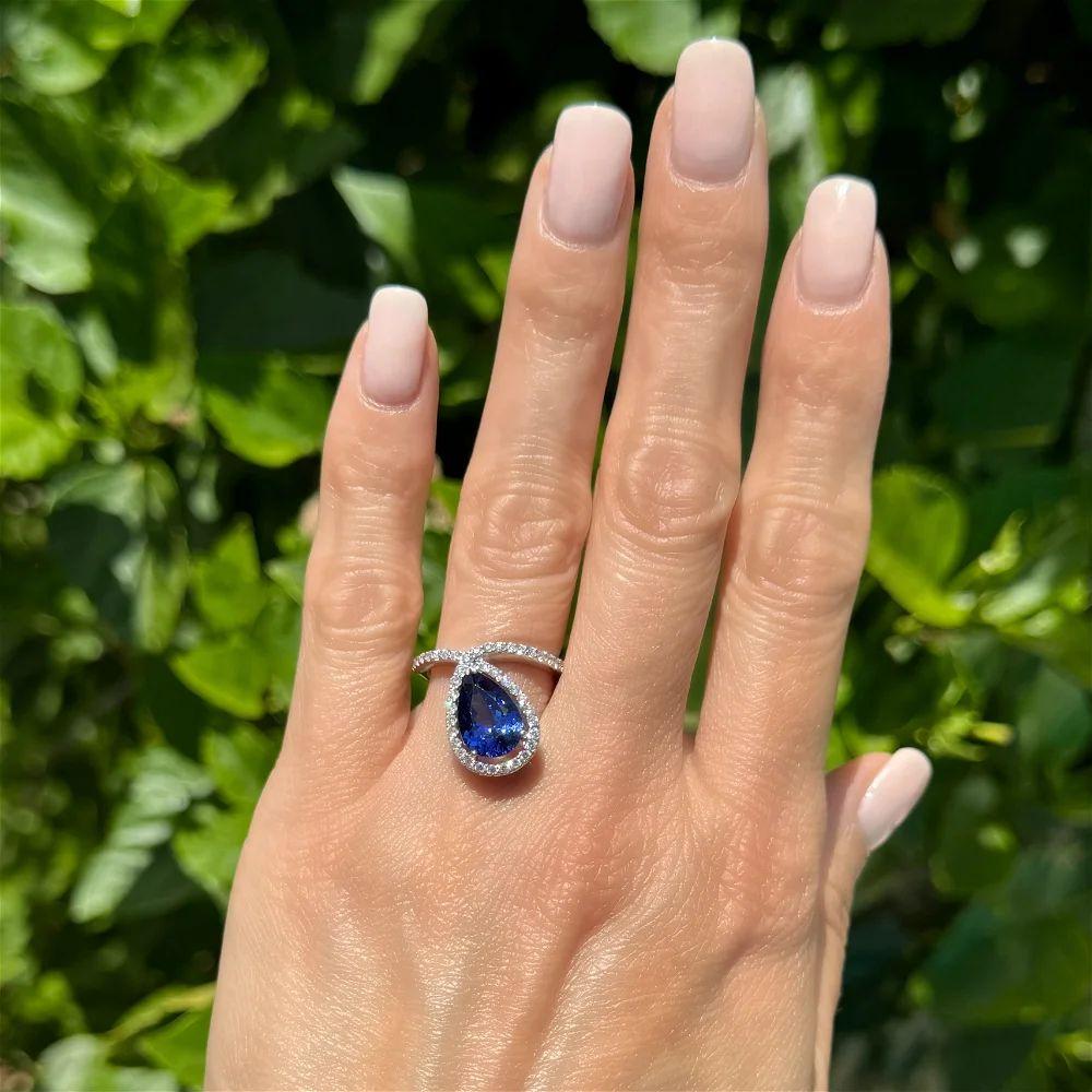 Modernist Vintage 2.75 Carat Pear Tanzanite and RBC Diamond Gold Statement Ring For Sale