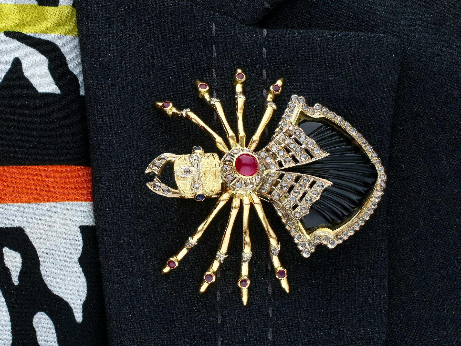 Women's or Men's Vintage 2.75ct Diamond Ruby Sapphire and Onyx Yellow Gold Scarab Beetle Brooch For Sale