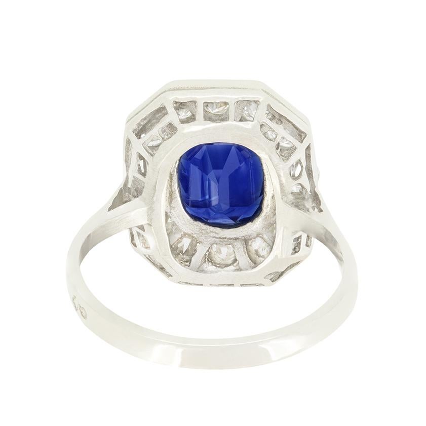 Vintage 2.75ct Sapphire and Diamond Cluster Ring, c.1950s im Zustand „Gut“ im Angebot in London, GB