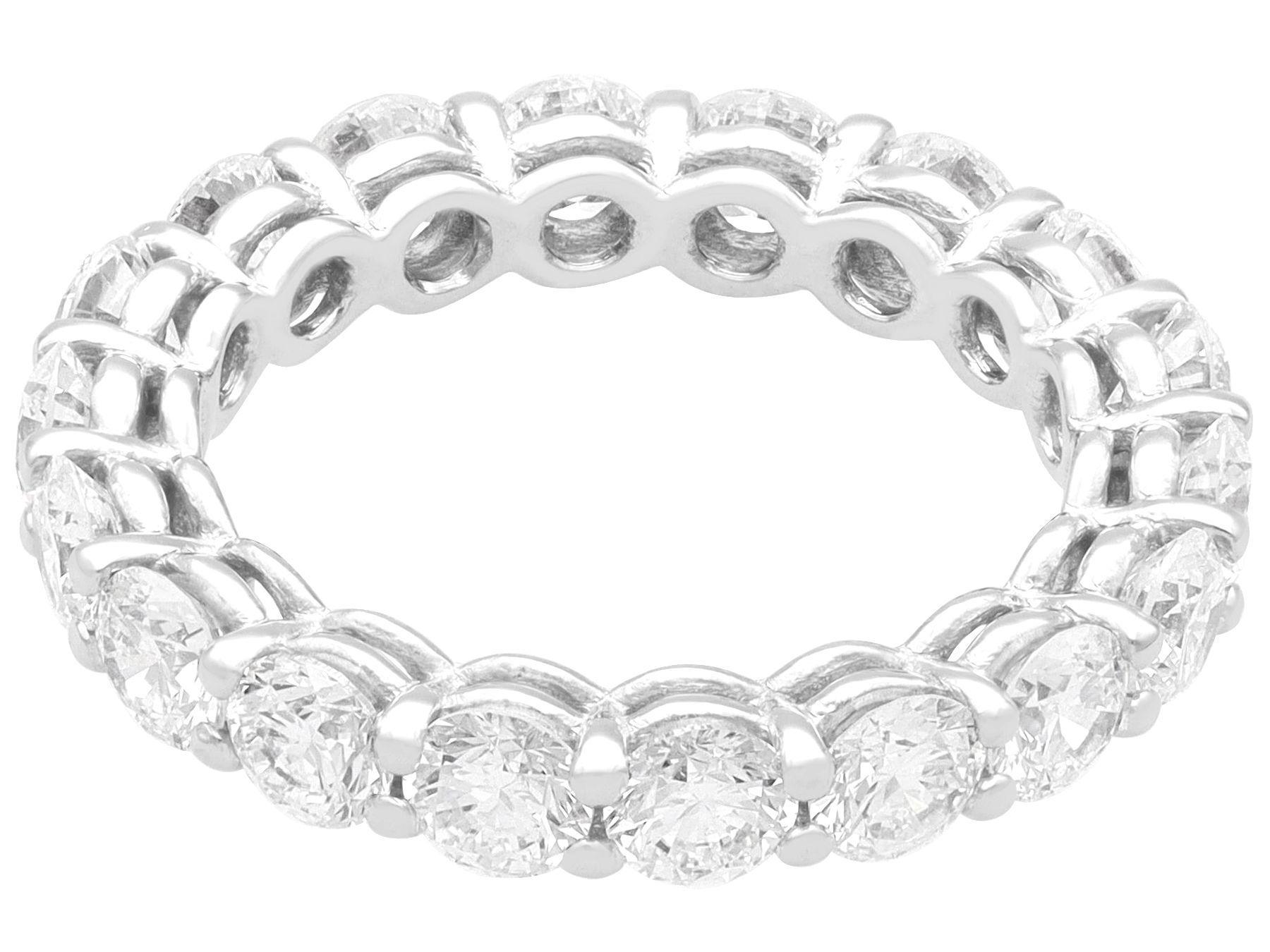 Vintage 2.77 Carat Diamond and Platinum Full Eternity Ring In Excellent Condition For Sale In Jesmond, Newcastle Upon Tyne