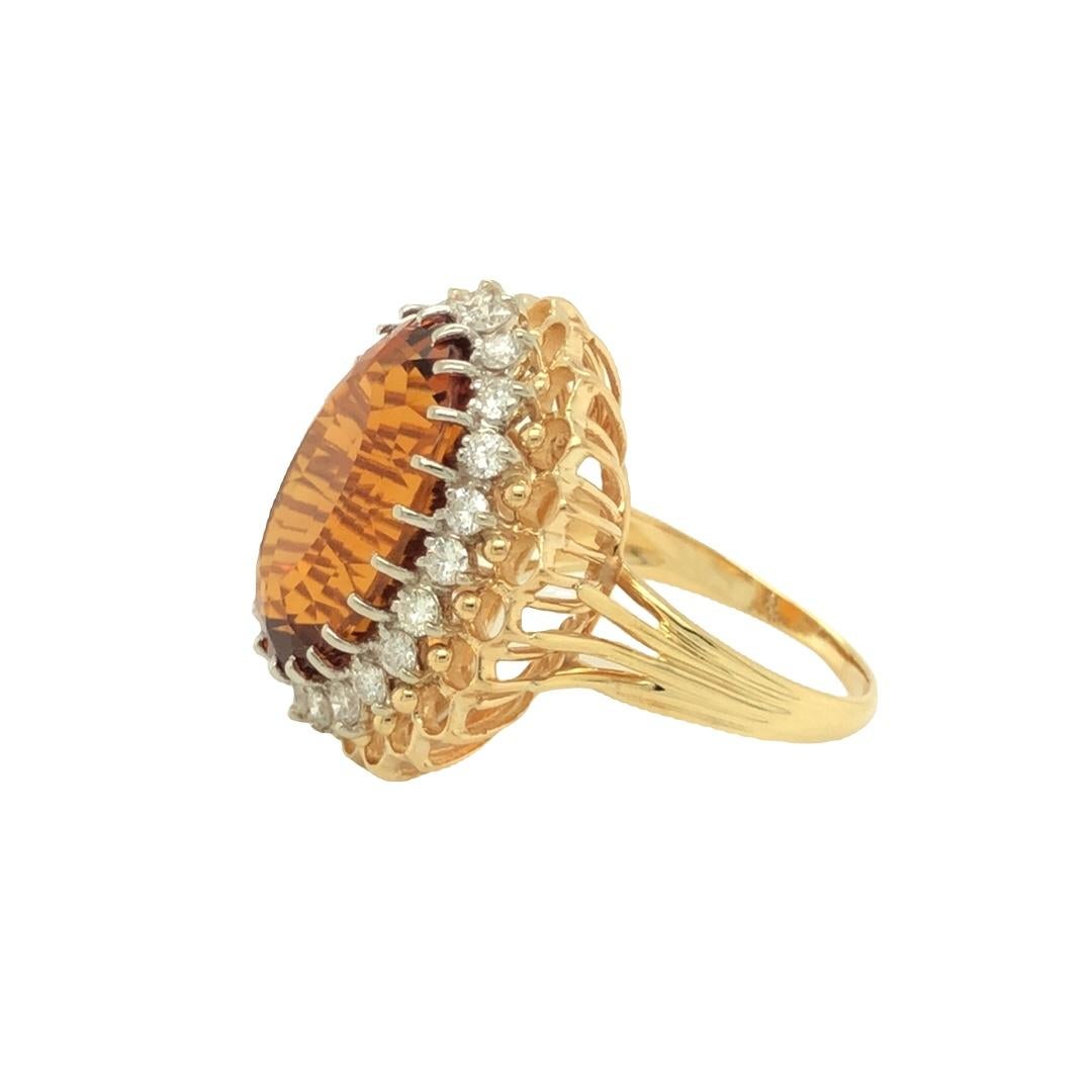 18K Weiß- und Gelbgold Ring, 28 Karat ovaler Citrin und Diamant im Zustand „Hervorragend“ im Angebot in beverly hills, CA