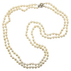 Perla cultivada vintage de 28" de doble vuelta con cierre floral en racimo de oro blanco de 14k