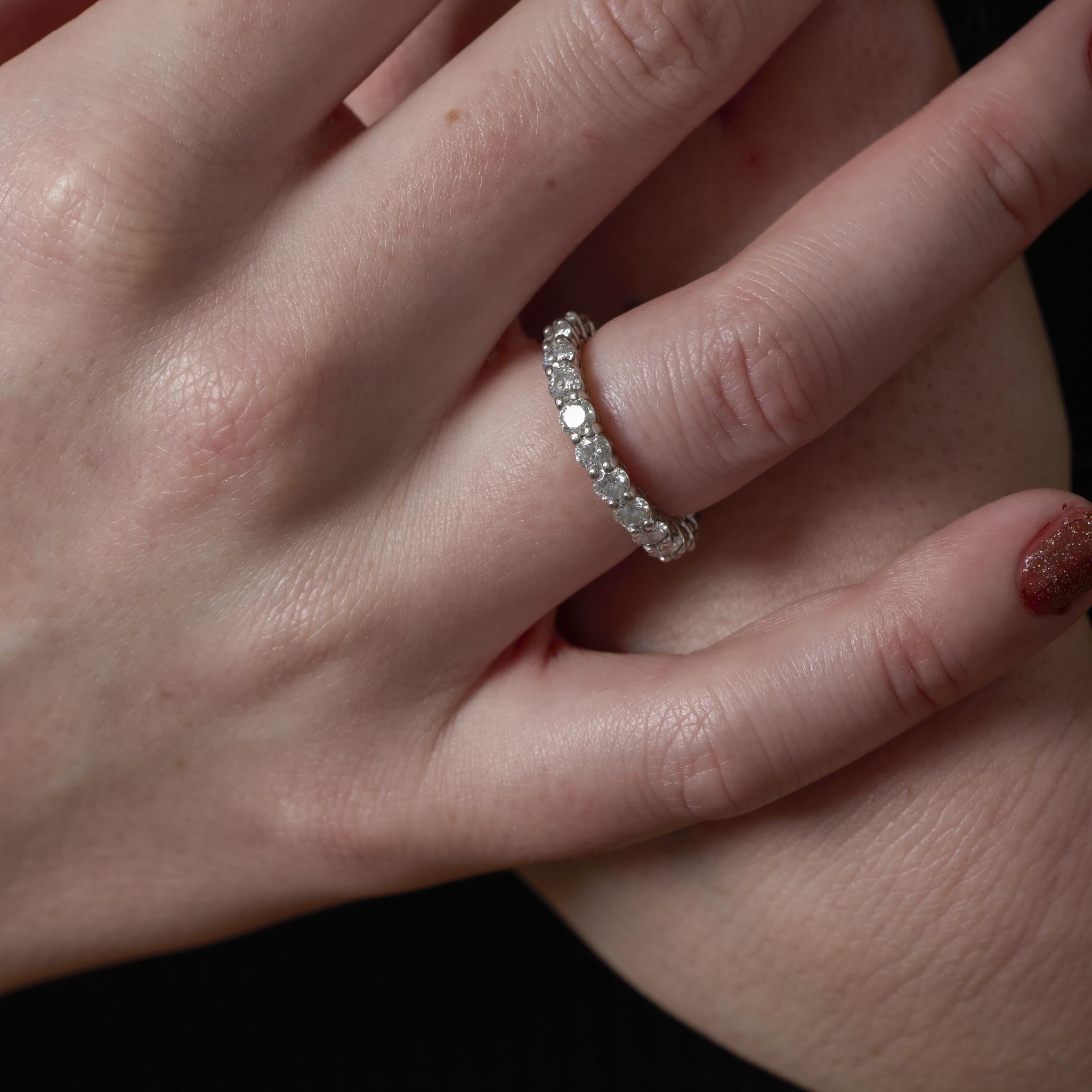 Donna Fascia dell'eternità in platino con diamante da 2,80 carati vintage in vendita