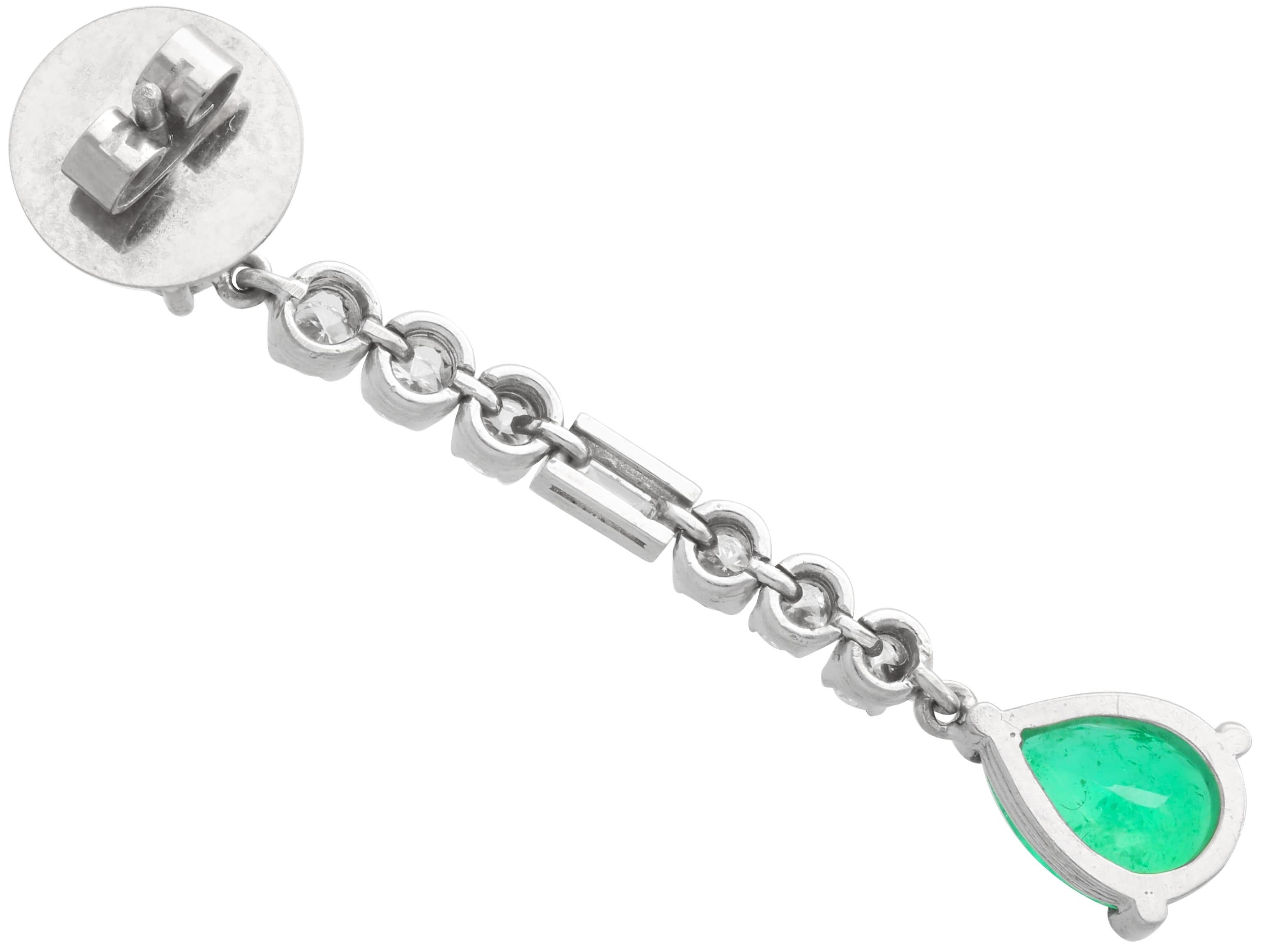 Boucles d'oreilles pendantes vintage en platine avec émeraudes de 2,80 carats et diamants de 2,92 carats Unisexe en vente