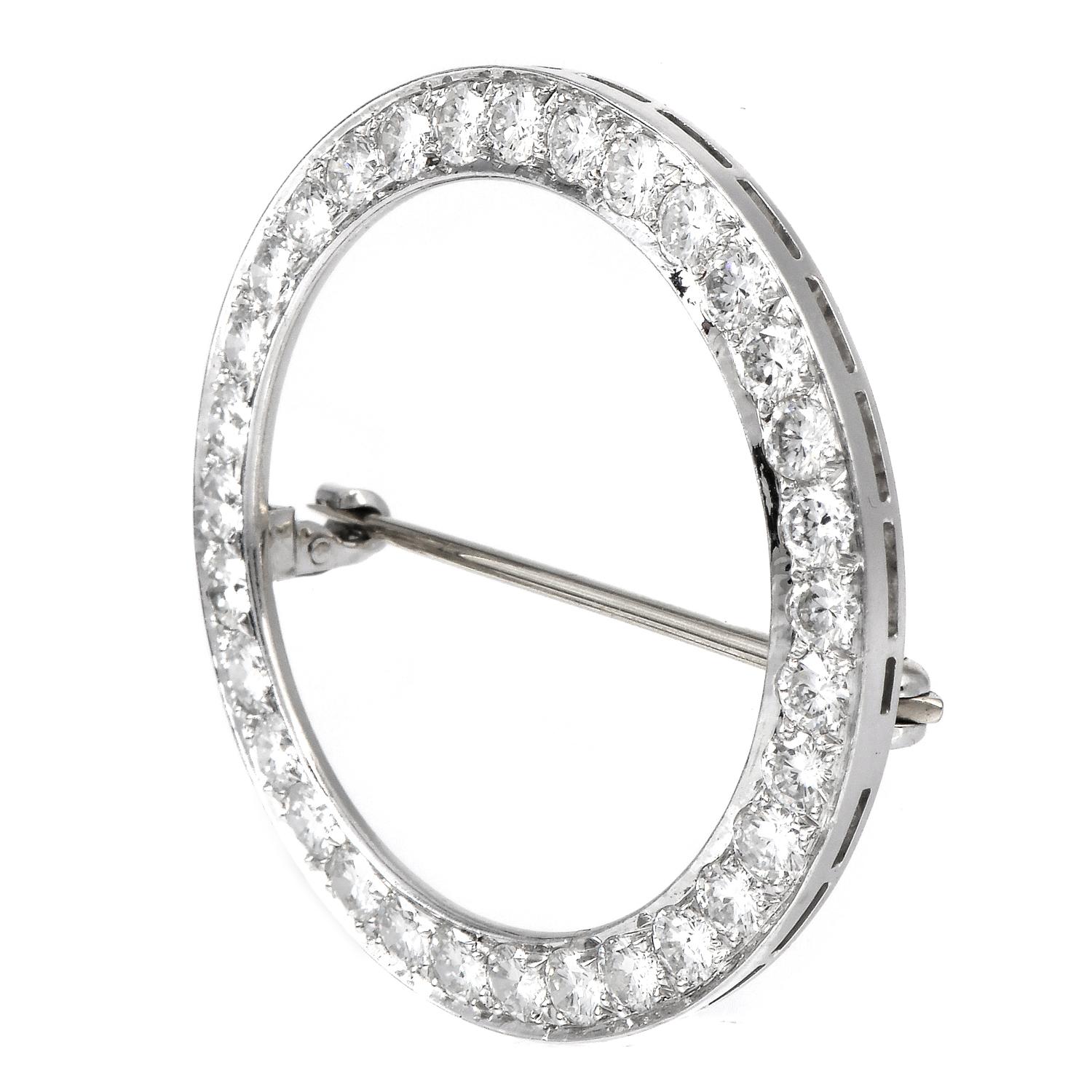 Art Deco Vintage 2.80 Carats Diamond Wreath Platinum Round Circular Brooch Pin