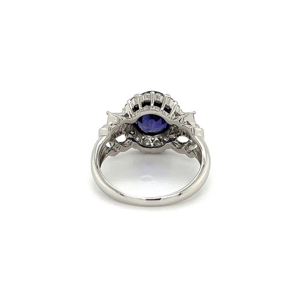 Vintage 2.81 Carat GIA Sapphire and Diamond Platinum Cocktail Ring In Excellent Condition For Sale In Montreal, QC