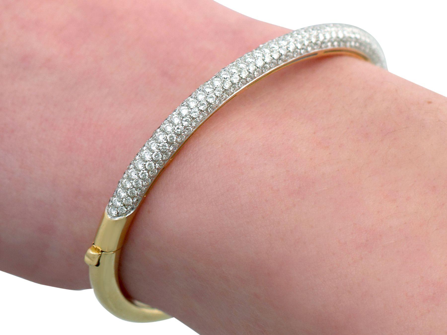 Vintage 2.85 Carat Diamond and Yellow Gold Bangle For Sale 4