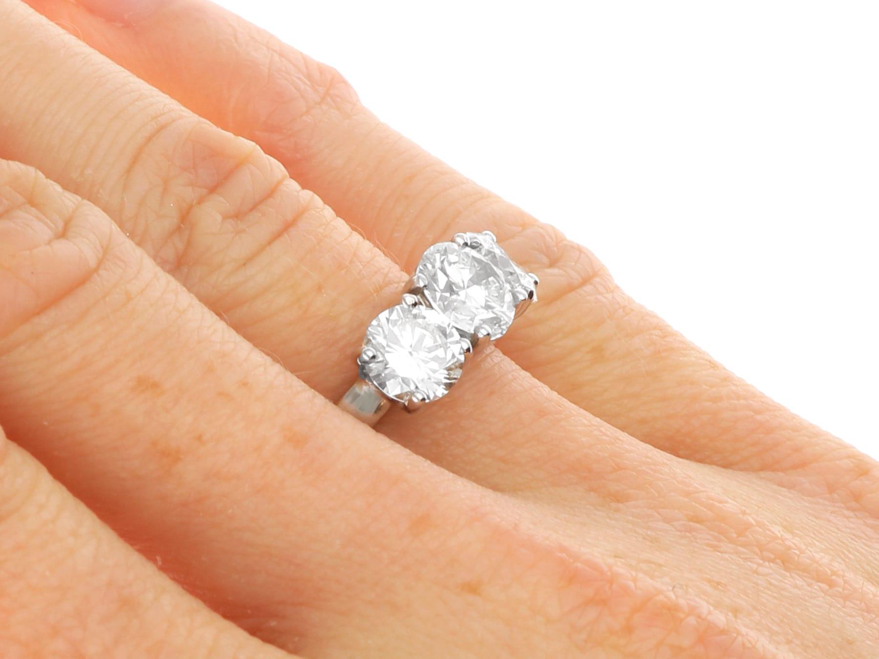 Anello trilogy di platino e diamanti d'epoca da 2,86 carati Circa 1970 in vendita 6