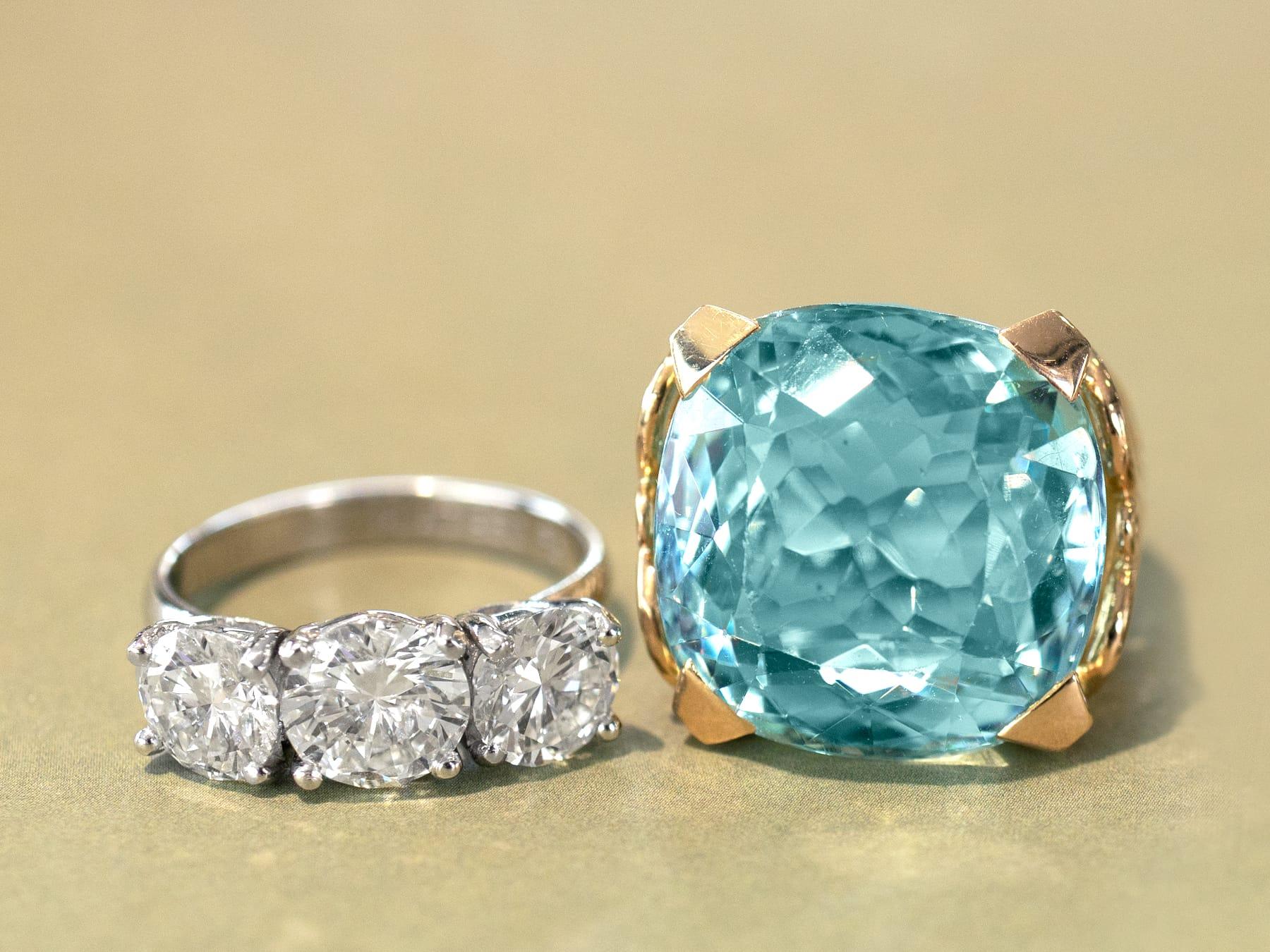 Anello trilogy di platino e diamanti d'epoca da 2,86 carati Circa 1970 In condizioni ottime in vendita a Jesmond, Newcastle Upon Tyne