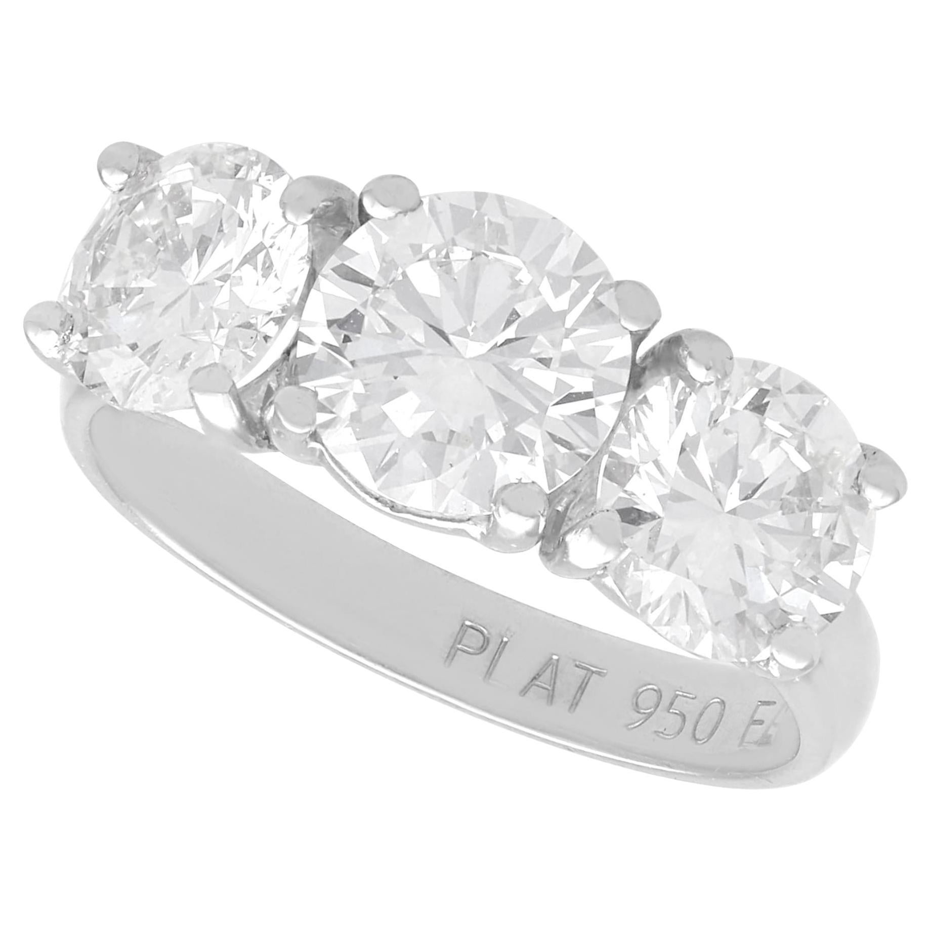 Anello trilogy di platino e diamanti d
epoca da 2,86 carati Circa 1970