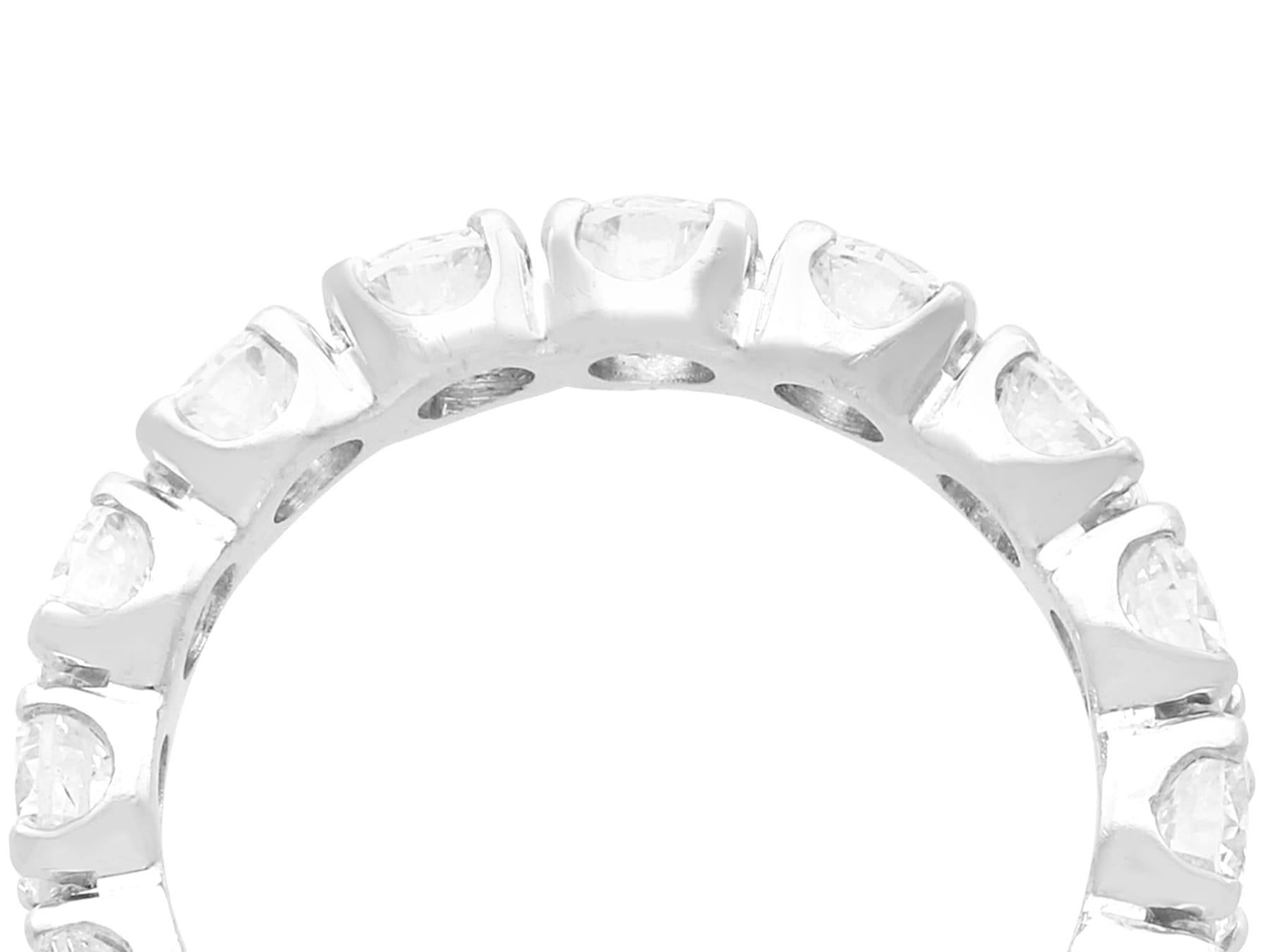 A stunning, fine and impressive vintage 1980s 2.88 carat diamond and 18 karat white gold full eternity ring; part of our diverse diamond jewelry and estate jewelry collections.

This stunning, fine and impressive vintage full eternity ring has been