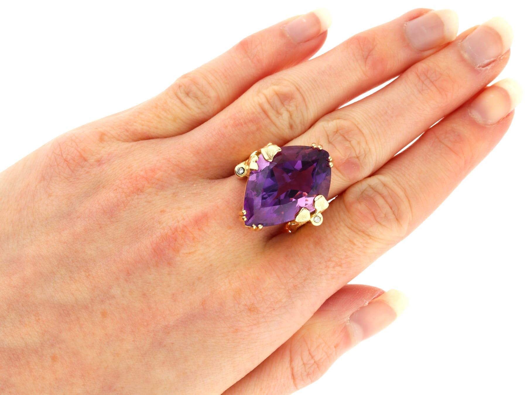 Vintage 28.83ct Amethyst and 0.06ct Diamond, 14k Yellow Gold Dress Ring For Sale 6