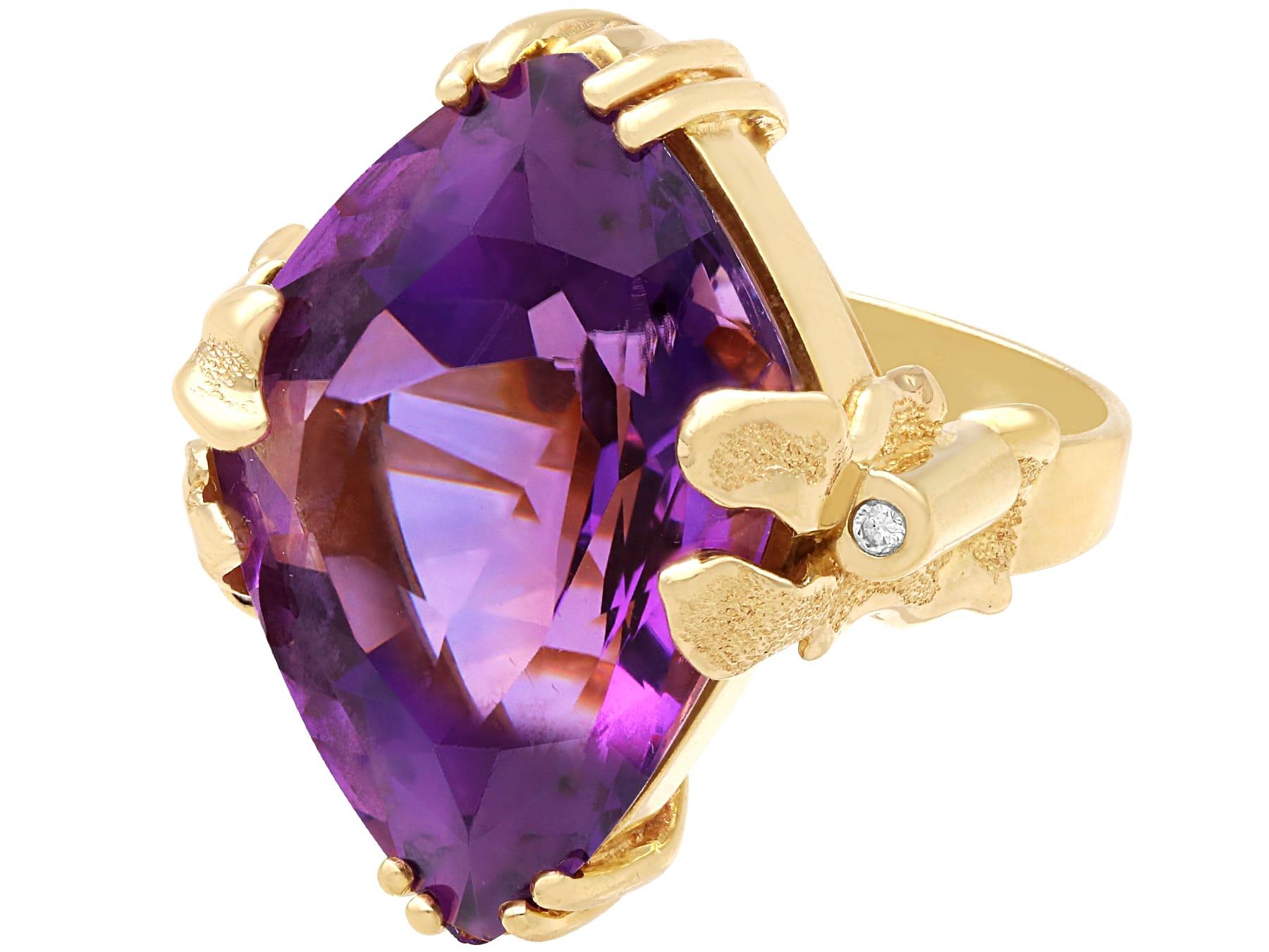 Vintage 28.83ct Amethyst and 0.06ct Diamond, 14k Yellow Gold Dress Ring For Sale 1