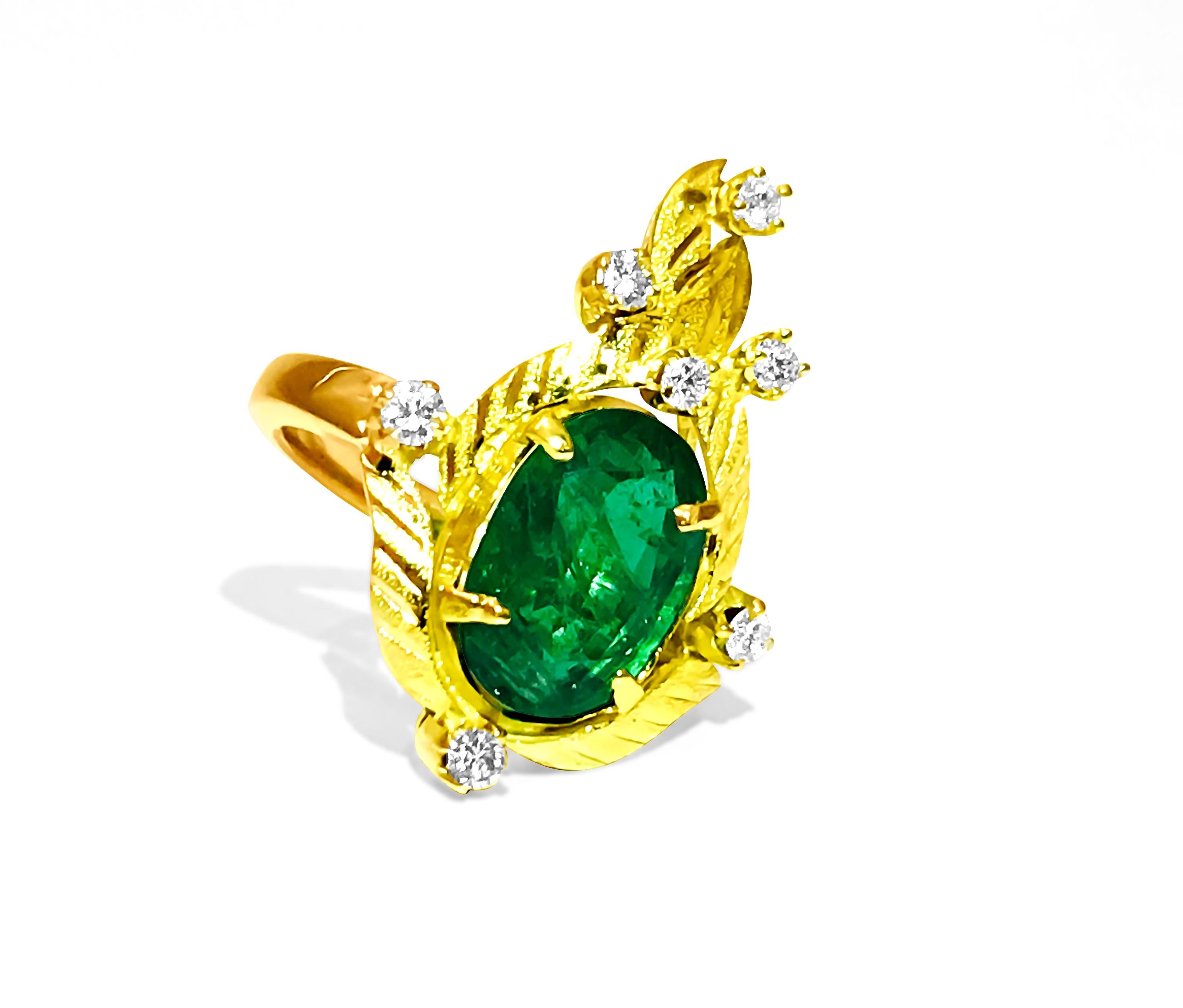 Metal: 18K yellow gold. 
Center: 2.89 carat emerald. Oval cut, Colombian emerald. 100% natural earth mined.
0.35 carat diamonds. Round brilliant cut. G color - VS clarity. 100% natural earth mined. 
Ring size: US 7. Ring resizing available
Womens