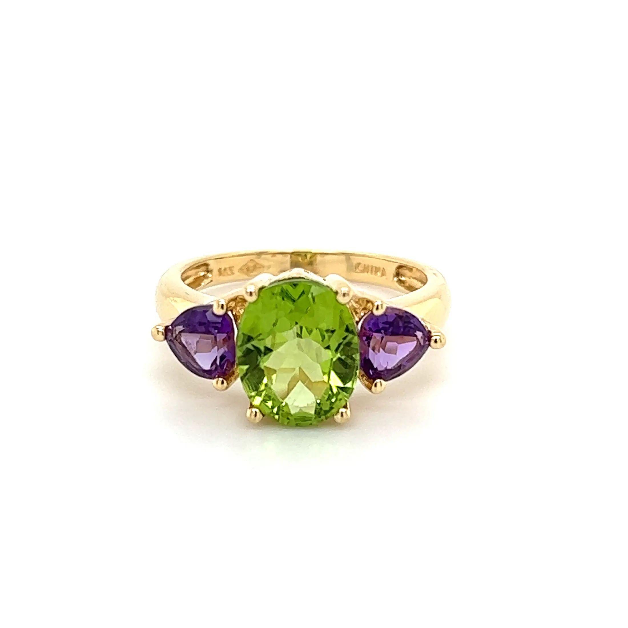 Mixed Cut Vintage 2.90 Carat Peridot and Amethyst Heart 3 Stone Gold Ring For Sale