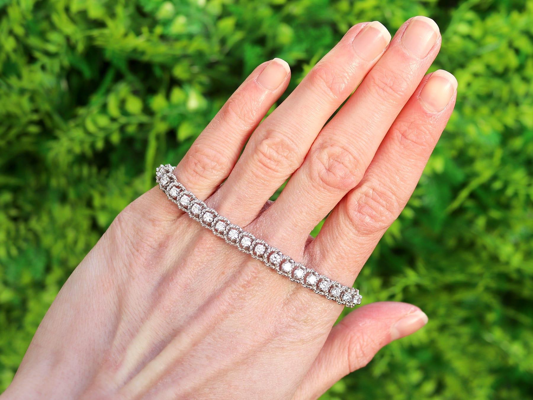 A fine and impressive vintage French 2.92 carat diamond and 18 carat white gold rope twist bracelet; part of our diverse diamond bracelet collections

This fine and impressive vintage 1980's diamond bracelet has been crafted in 18 ct white