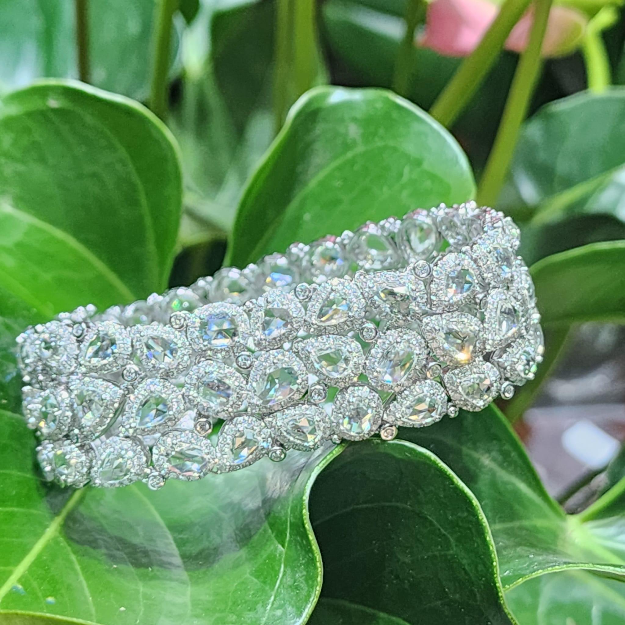 Armband aus 18 Karat Weißgold mit 29,29 Karat Diamanten im Rosenschliff H/I Farbe SI 1 2