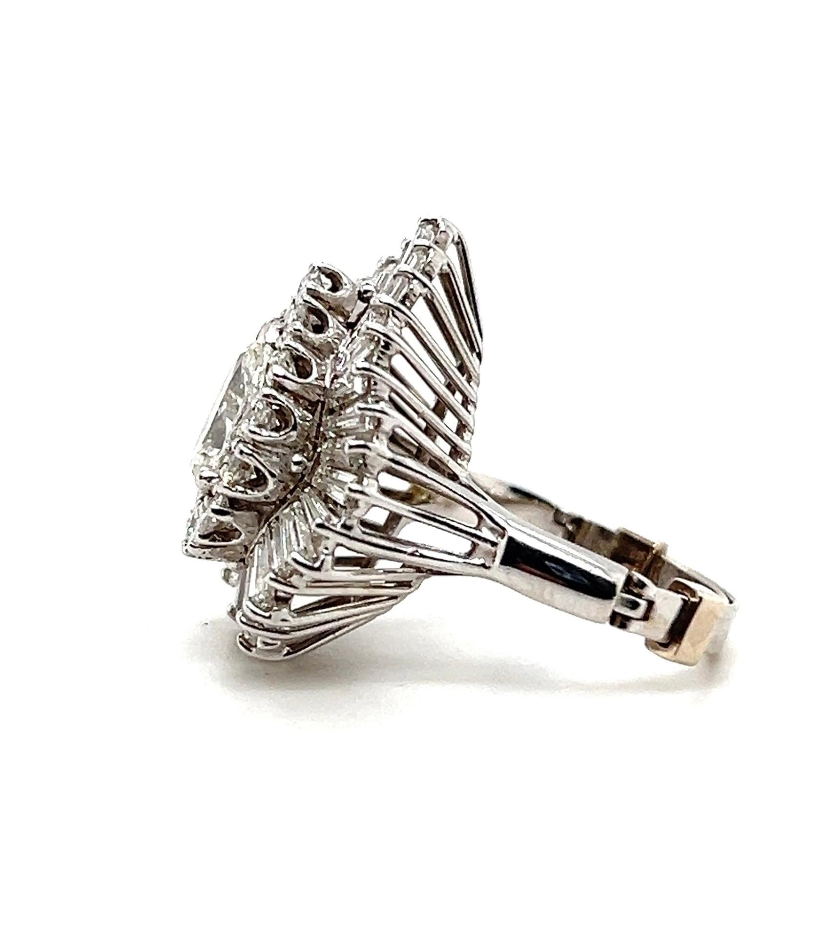 Anello Cocktail Ballerina d'epoca con diamante da 2,94tcw e oro bianco 14k 1970s in vendita 1